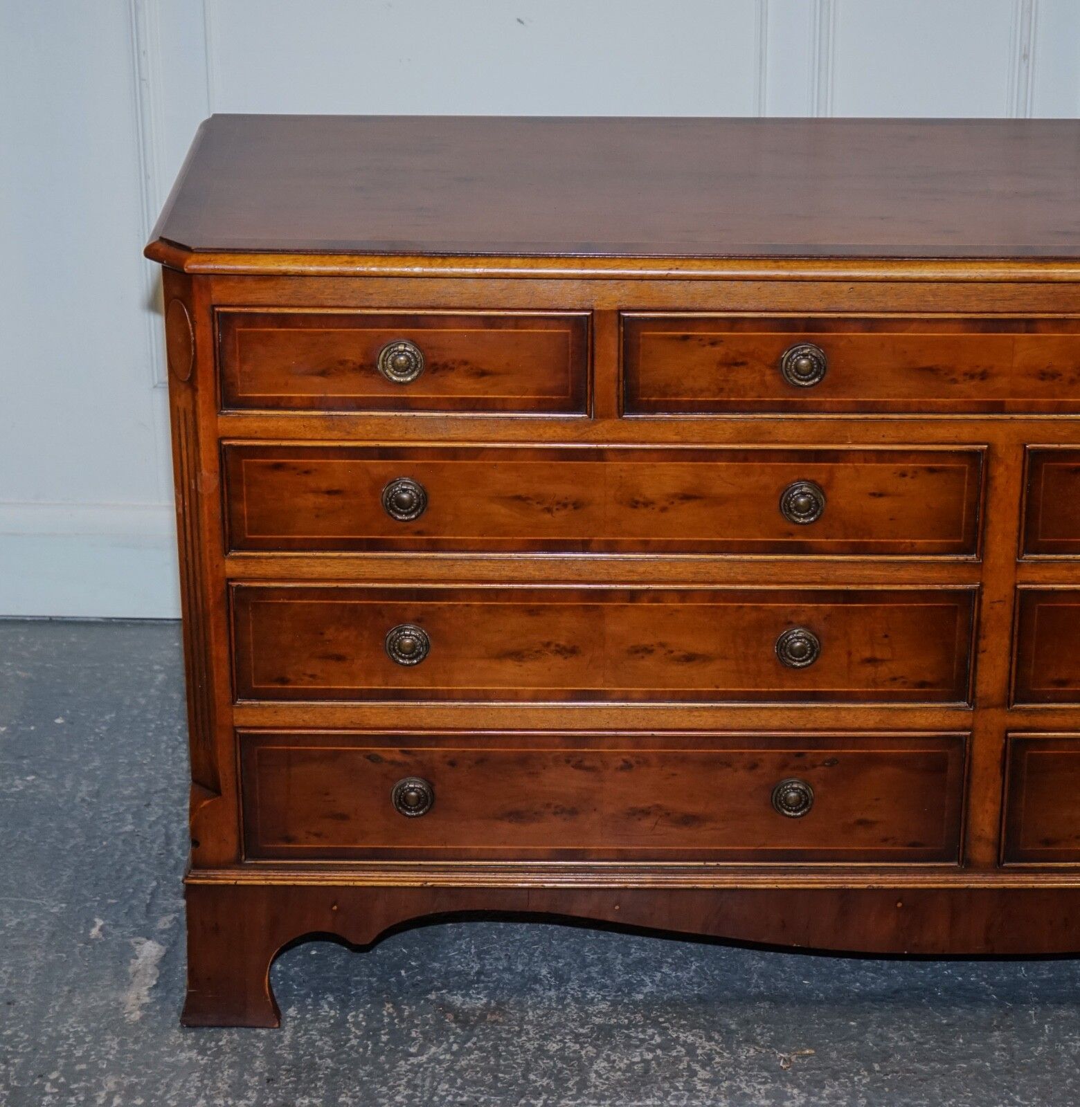 Georgian Style H.G. Hudson Burr Walnut Sideboard Bank Of Drawers Quality Made photo vinterior