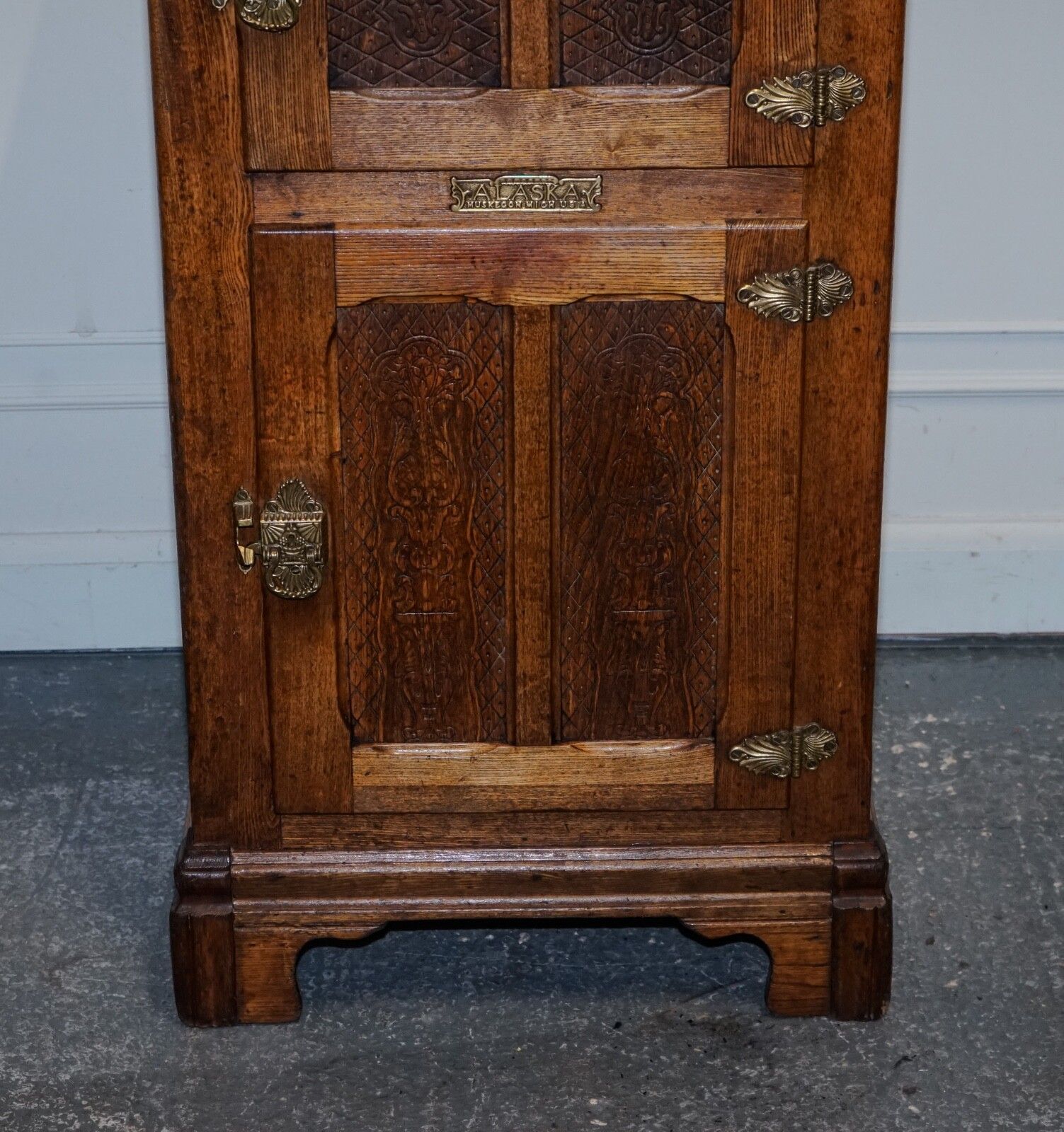 Circa 1900's Large North American Alaska Muskegon Oak Larder Ice Box Collectable photo vinterior
