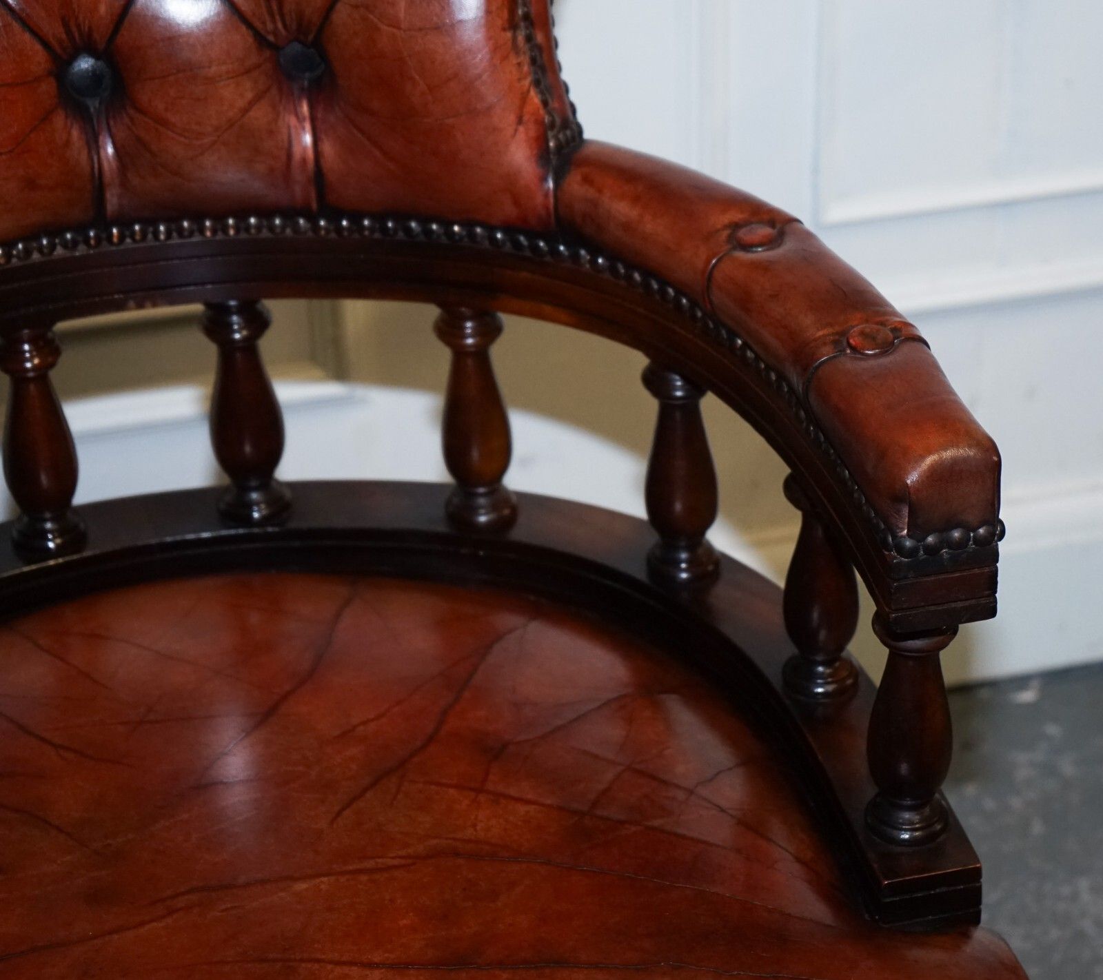 Antique Hand Dyed Brown Leather Chesterfield Captains Office Swivel Armchair photo vinterior