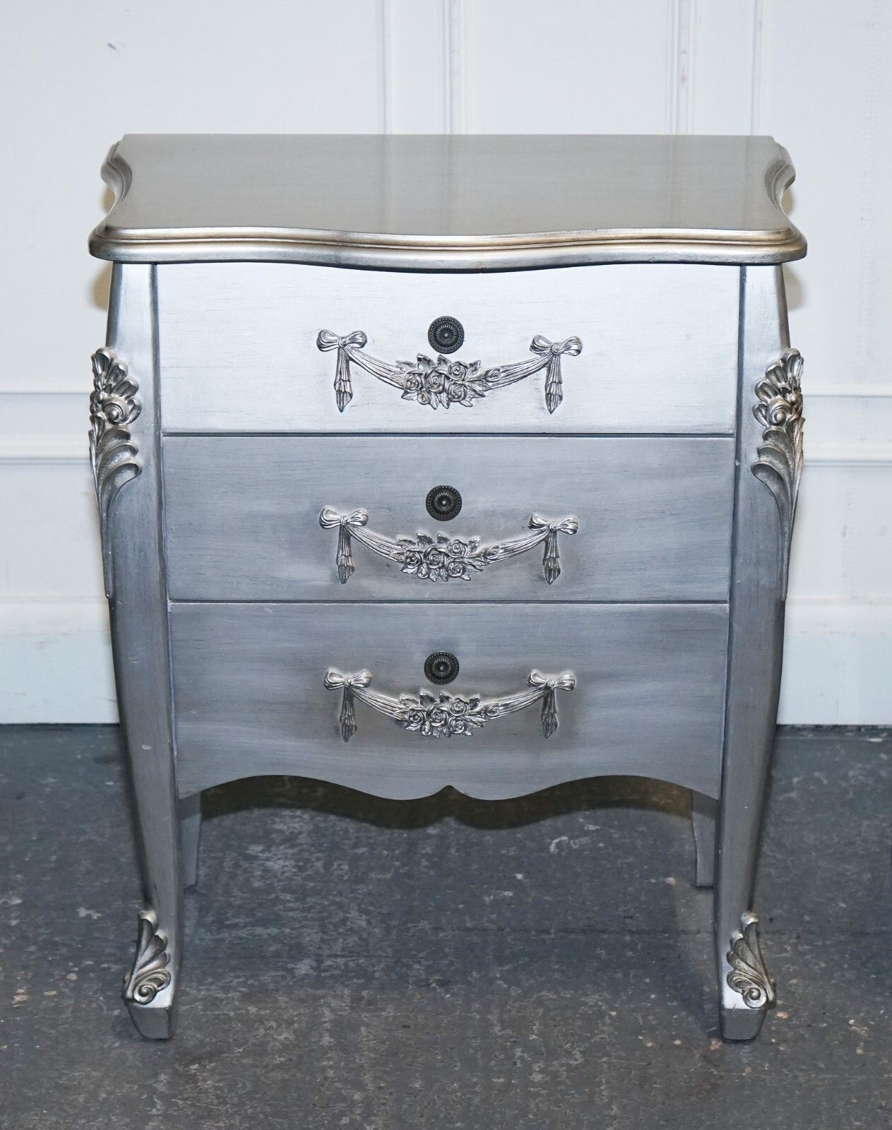 Lovely French Grey Silver Baroque Style 3 Drawer Bedside Tables Chest Of Drawers photo vinterior