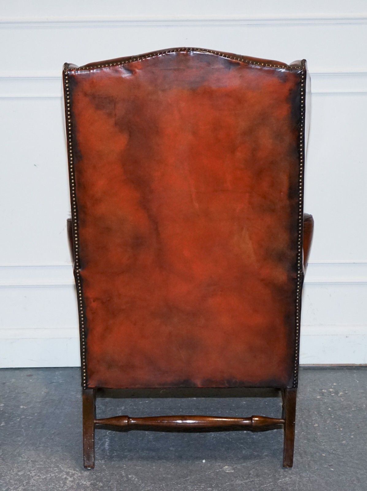 photo vintage Pair Of William Morris Flat Arm Chesterfield Wingback Bordeaux Armchairs