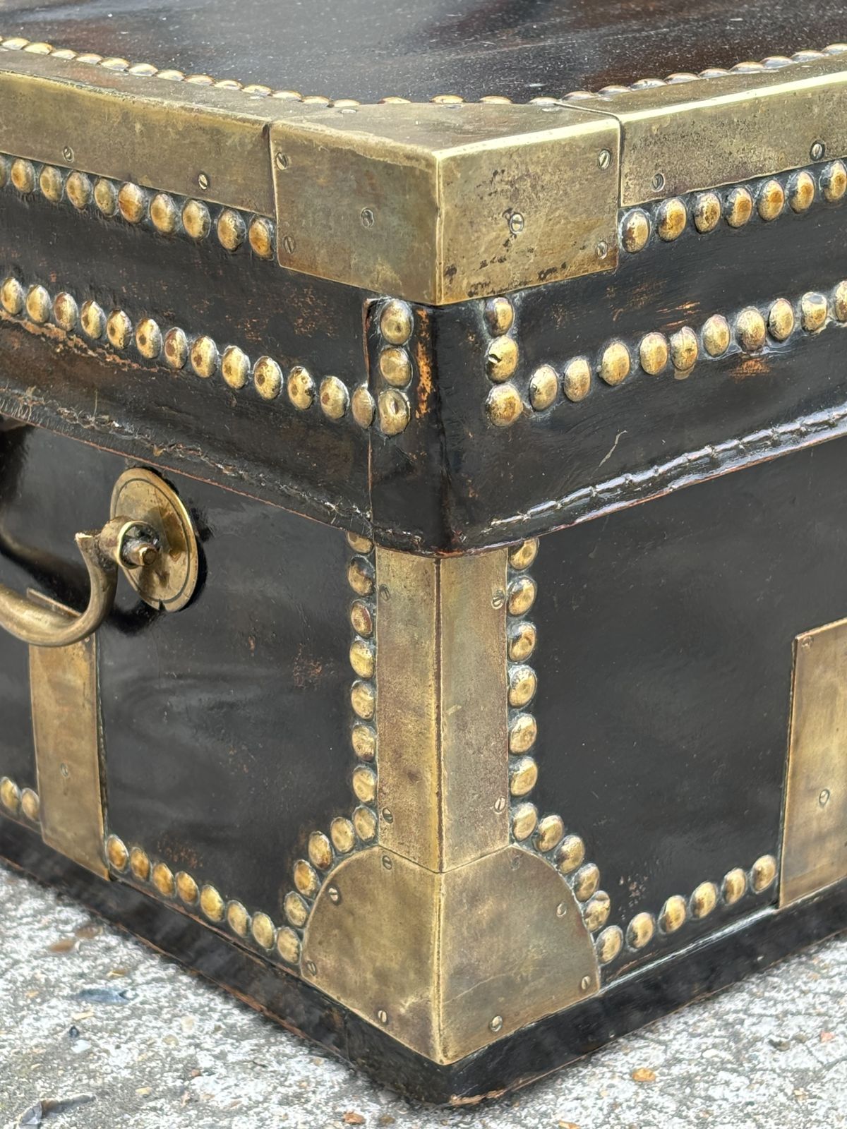 Early 19th Century Georgian Leather Brassbound Coaching Trunk photo vinterior