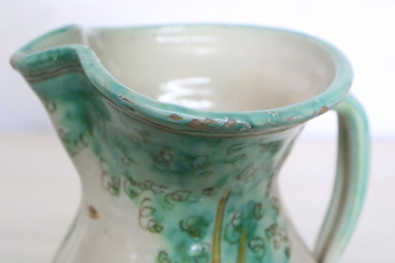photo vintage Antique Spanish San Jose Pottery Jug Ewer Hand Painted And Beautiful