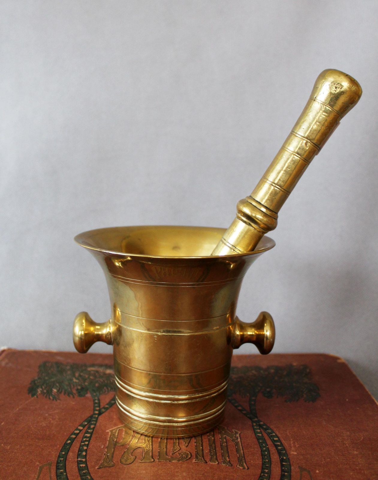 Antique Heavy Bronze Brass Mortar And Pestle, 2.8 Kilos, Apothecary, Pharmacy, Kitchen Accessory, Medicine, Spices, Solid Brass photo furniture