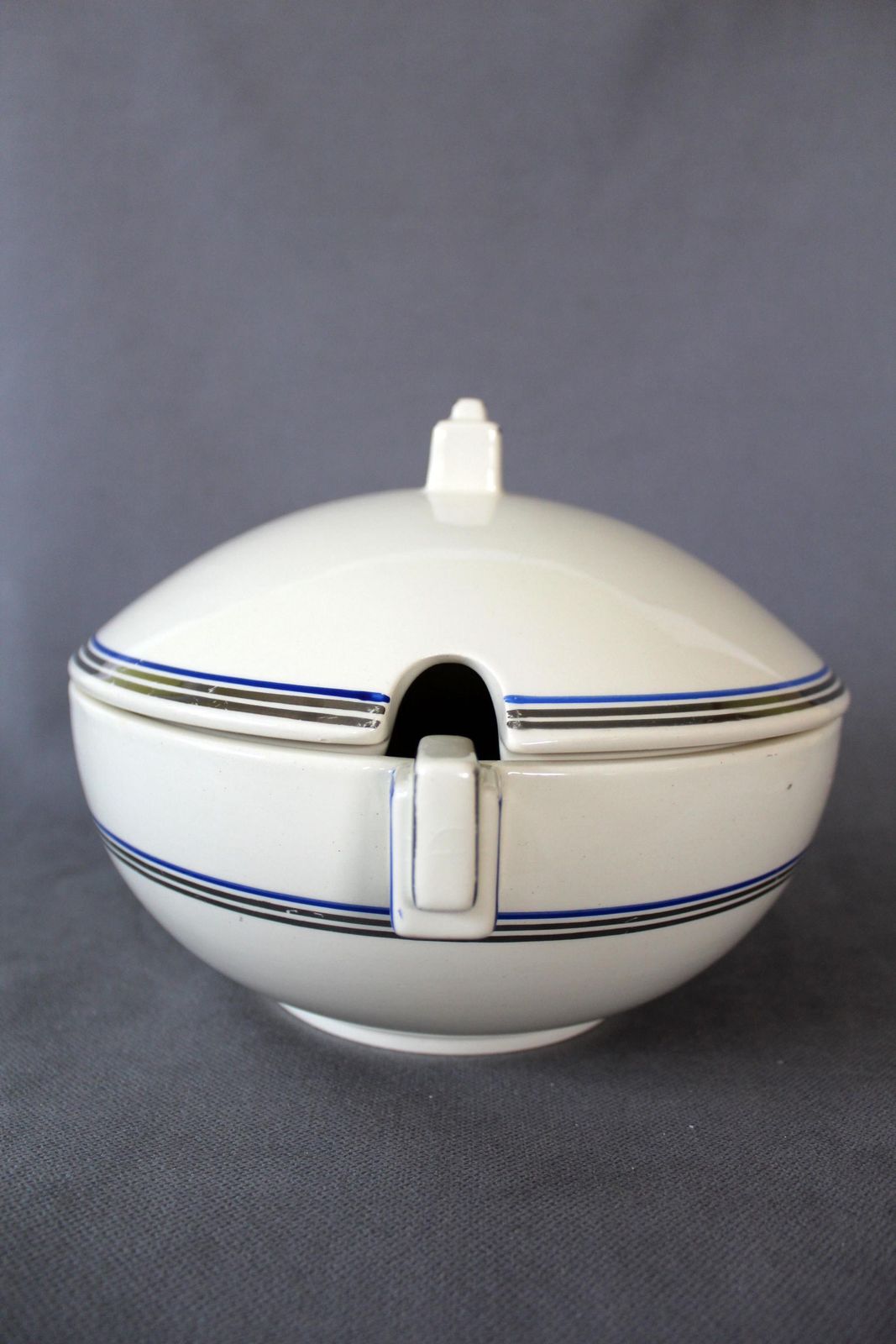 Large Antique Art Deco Ceramic Tureen Soup Bowl, Hanny Edmond Bellefroid 3030, Petrus Regout Maastricht Holland, Country Farmhouse Kitchen photo Home Decor