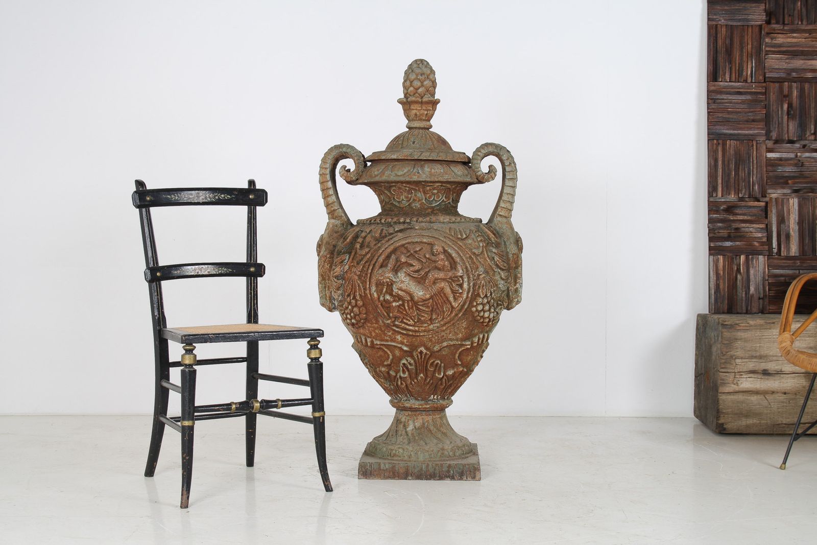 Outstanding Large Scale Decorative Cast Iron Victorian Garden Urn Feature
