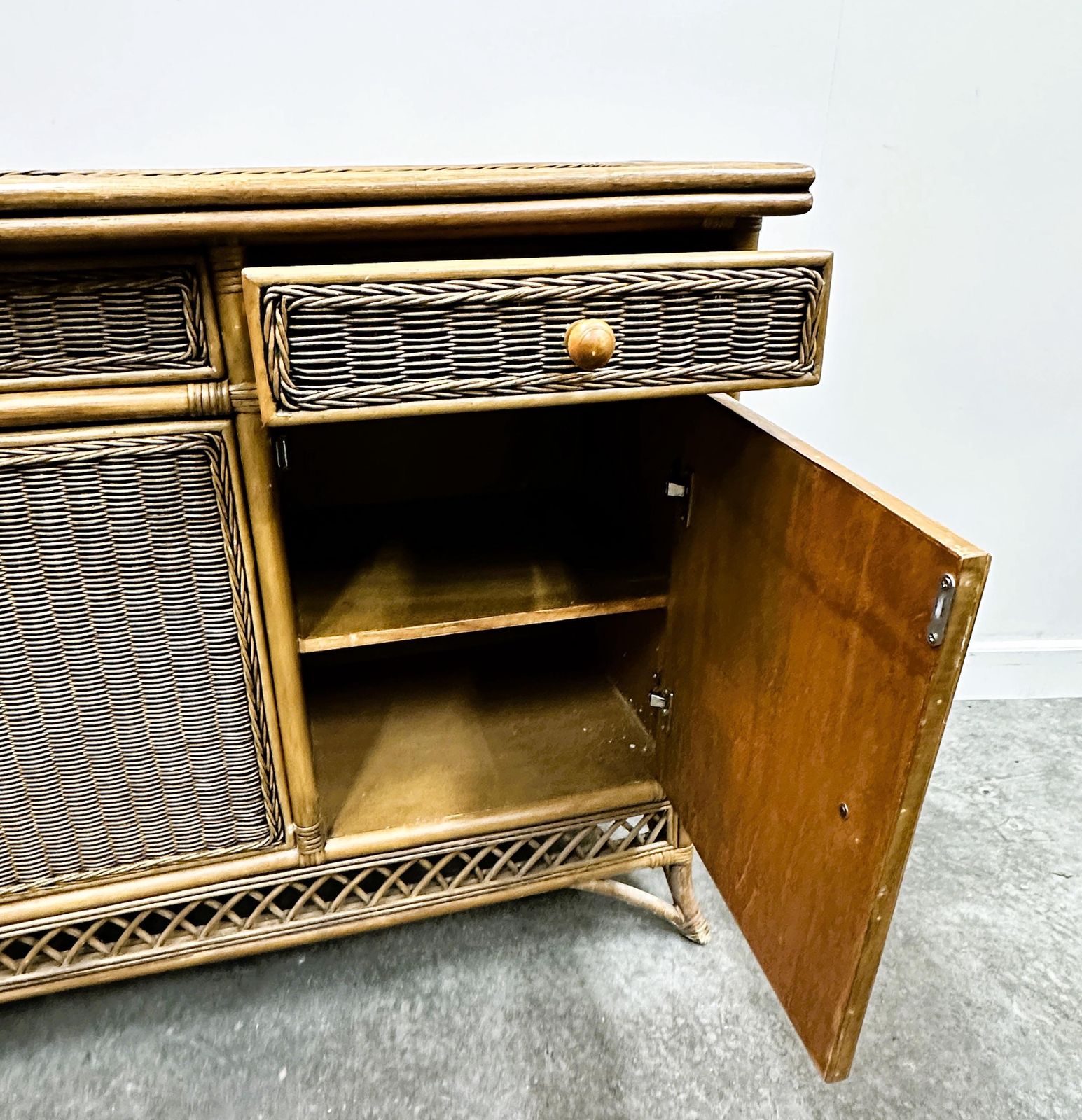 Italiaans vintage rotan en bamboe dressoir, Italië, ca. jaren 1970. photo buy