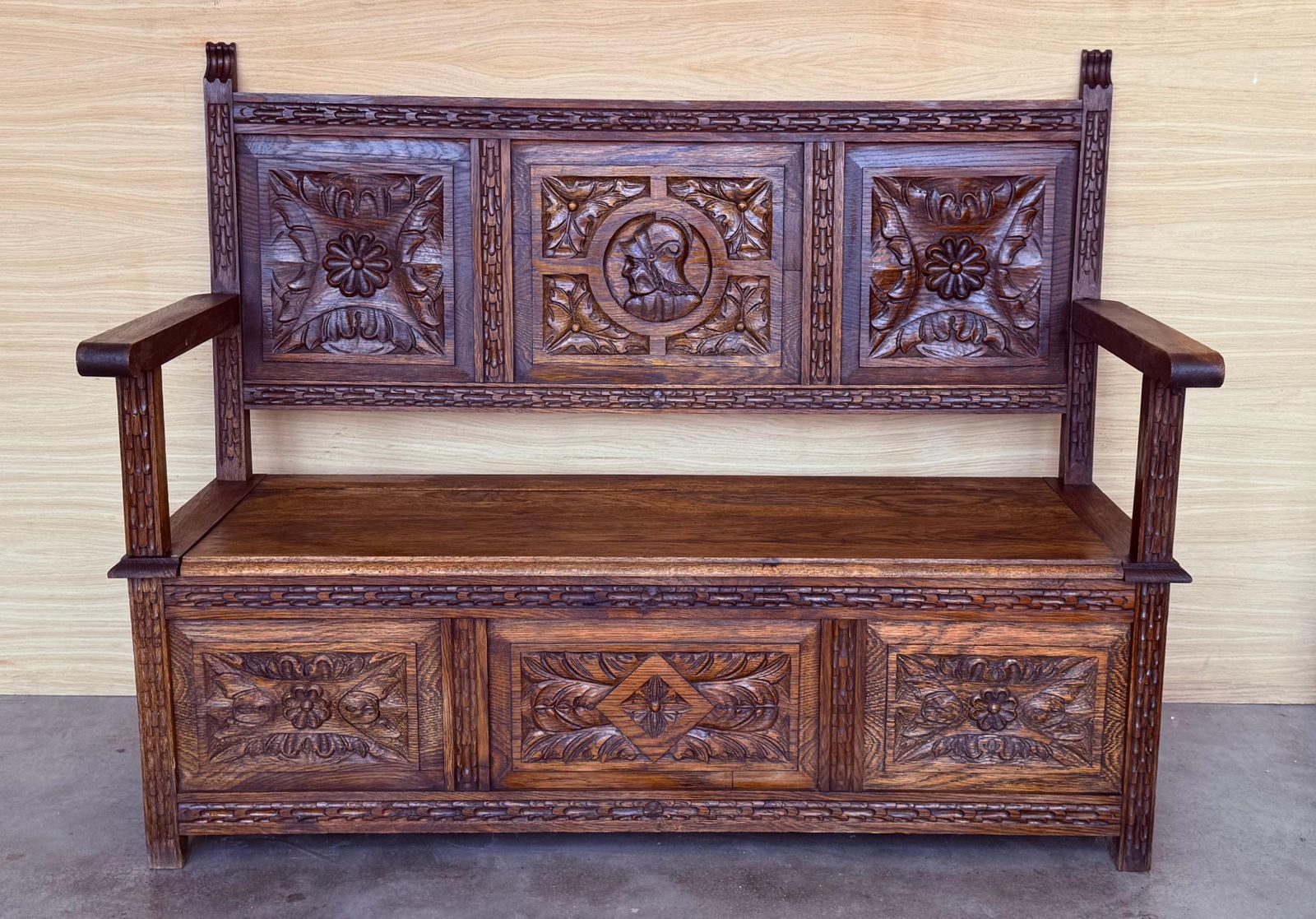 Banc de hall espagnol sculpté avec rangement, XIXe siècle photo furniture