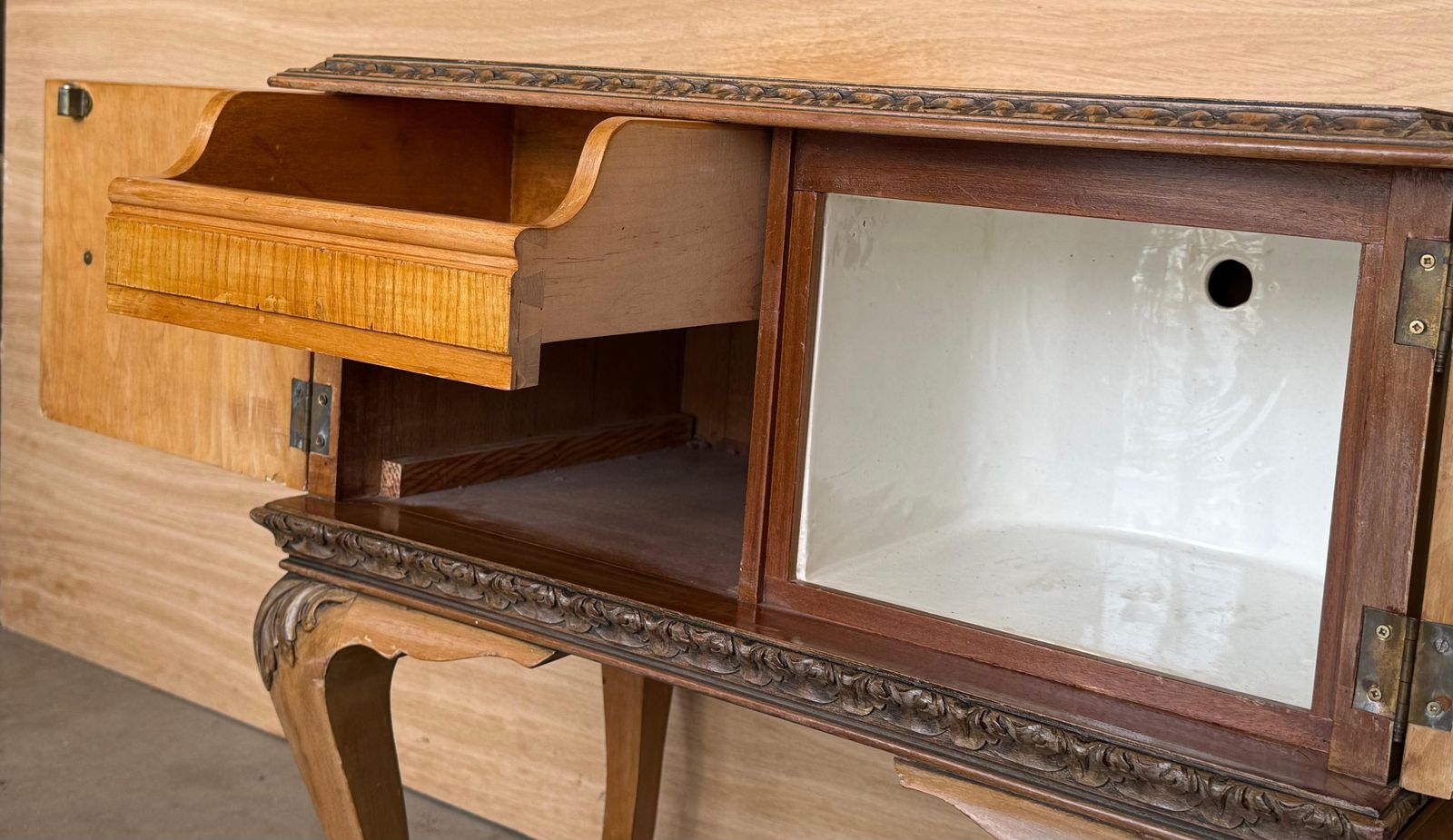 photo buy Tables de chevet italiennes du début du XXe siècle en chêne clair à deux portes