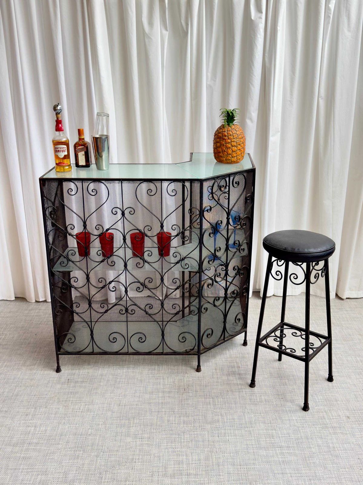 Retro Vintage Cocktail Bar Reception Shop Counter With 1 Bar Stool photo furniture