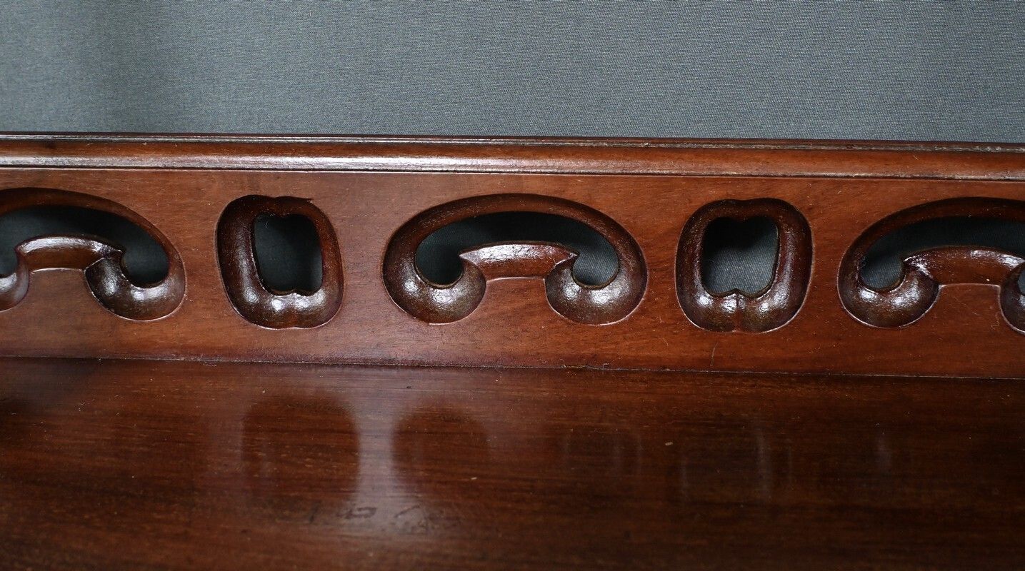 photo furniture Mahogany Wall Shelf, Louis Philippe Period – Mid 19th Century