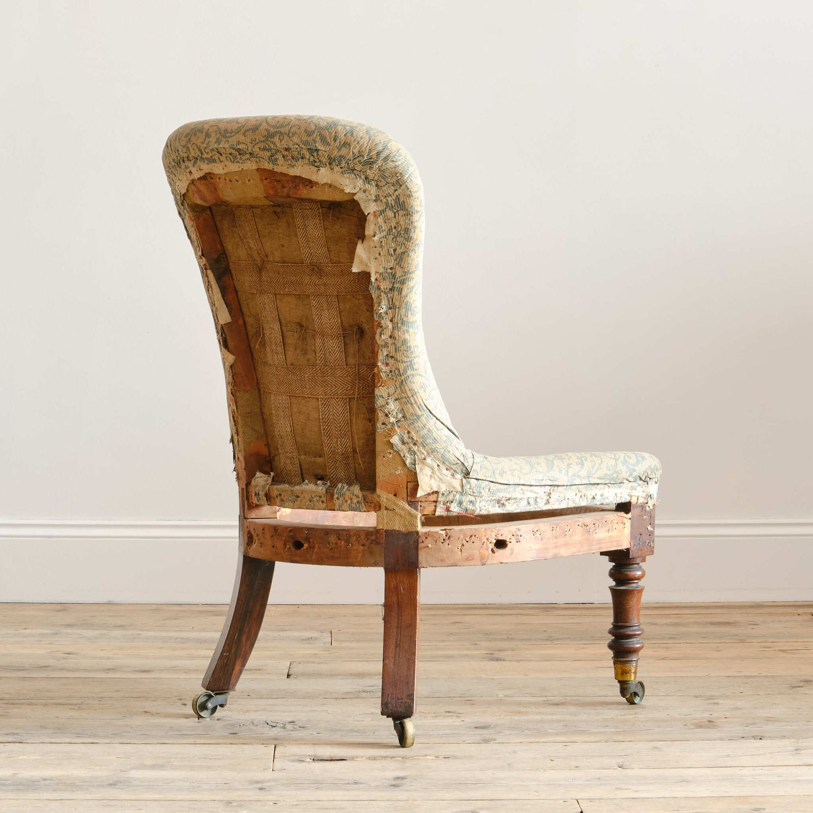 photo furniture Regency Slipper Chair