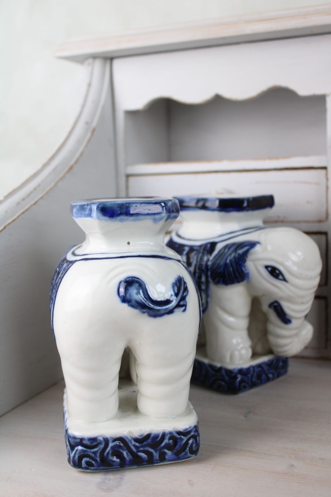photo furniture Pair Of Blue And White Ceramic Elephant Plant Stands