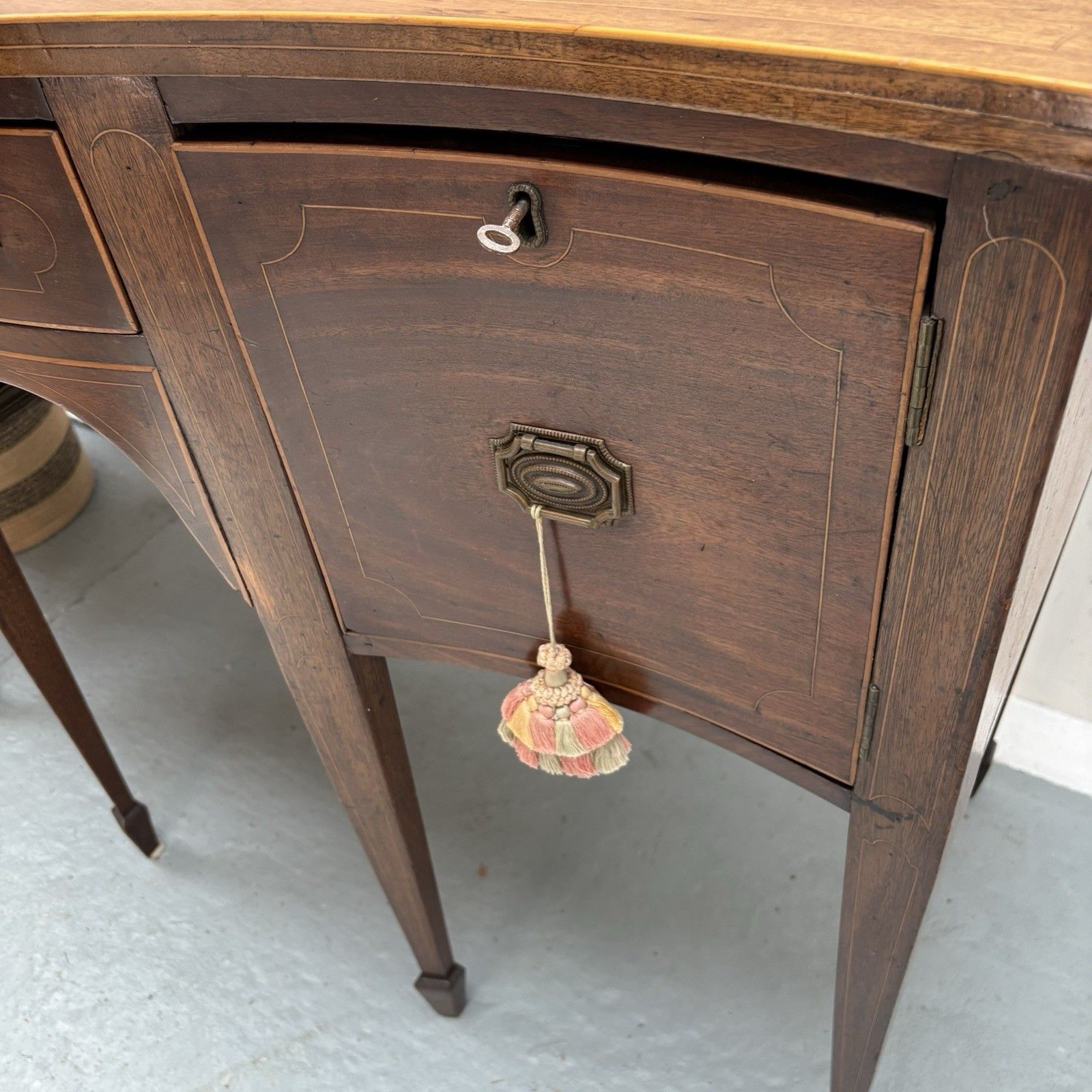 Georgian Mahogany Serpentine Front Sideboard photo 375.0
