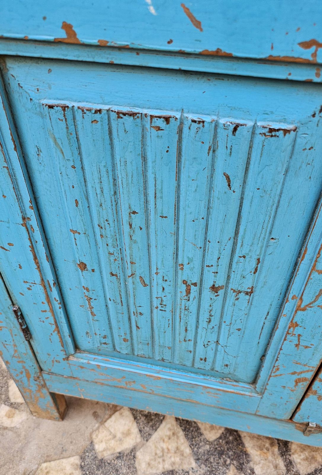 photo vintage Old Art Deco Dresser In Burmese Teak