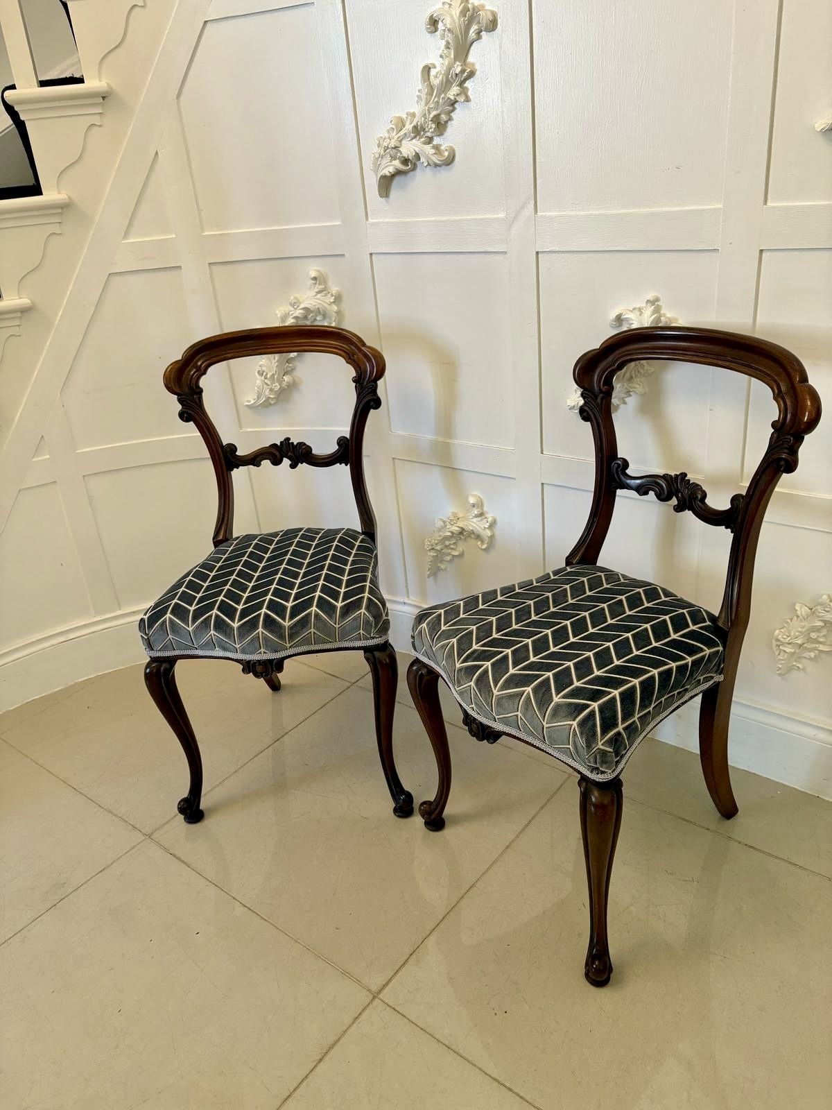 photo furniture Pair Of Antique 19th Century Quality Carved Rosewood Side Chairs