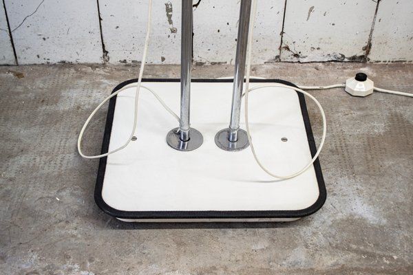 Italiaanse Vloerlamp Met Twee Lichtpunten, Ca. Jaren 1970 photo vinterior