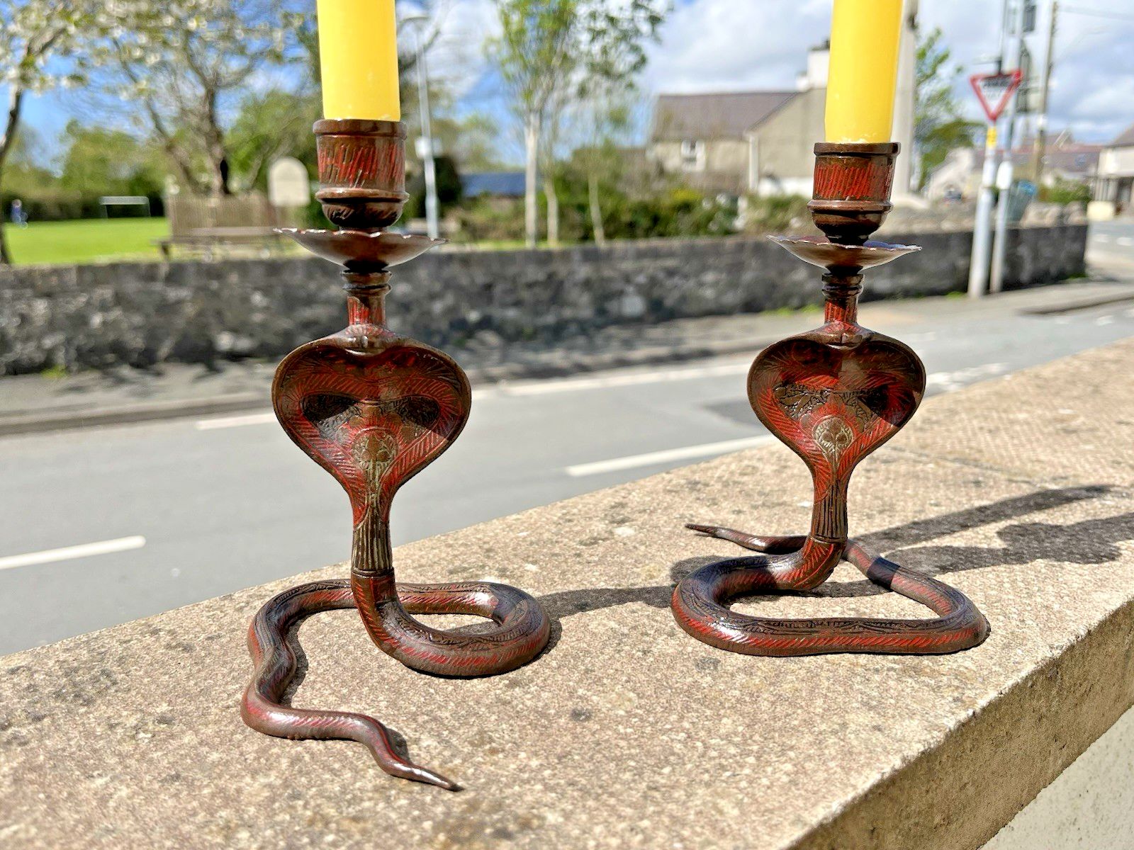 photo vinterior Pair Of Vintage Indian Brass Enamel Paint Cobra Snake Candlesticks Candle Holder
