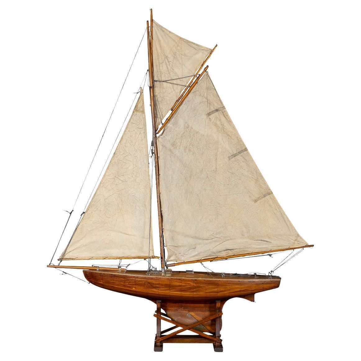 Vintage 20th Century Large English Sloop Pond Yacht C.1940