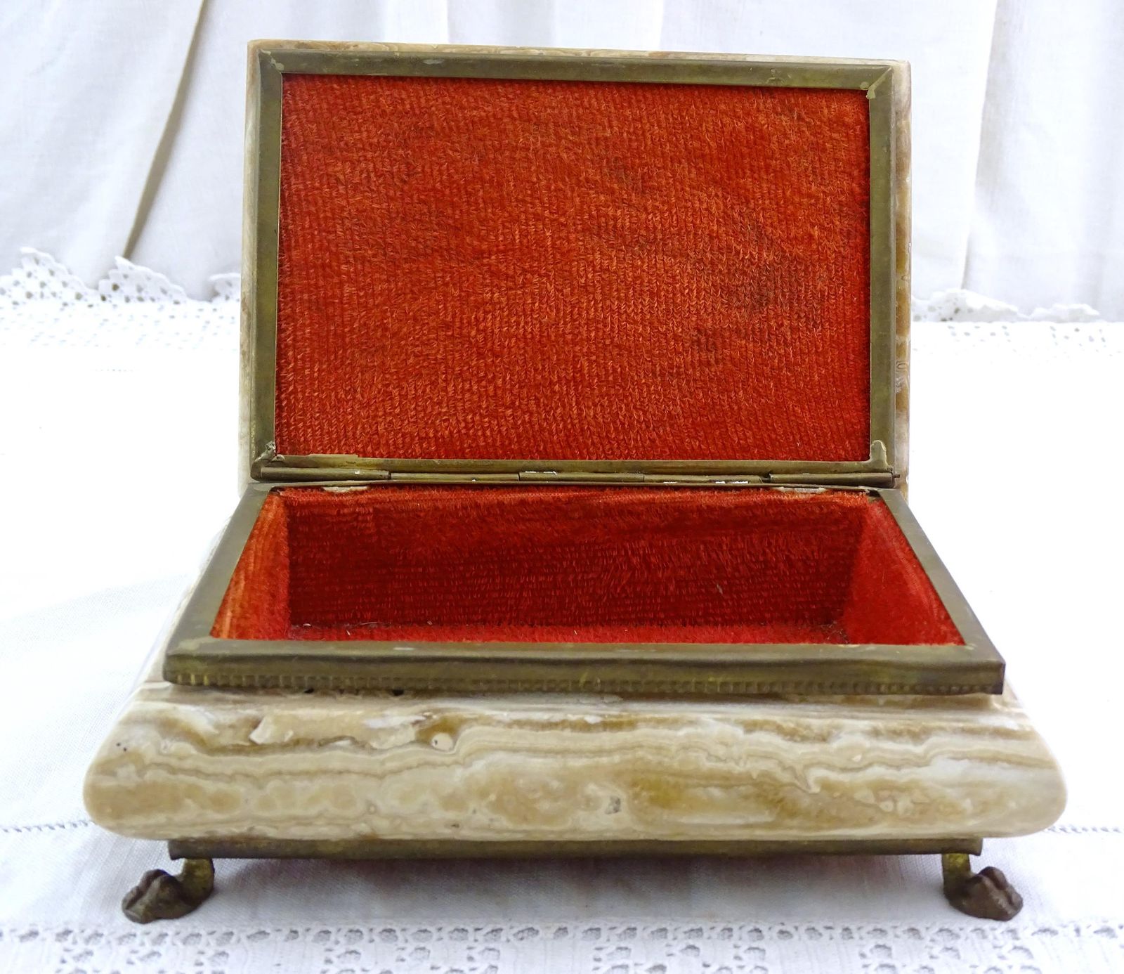 Vintage Carved Polished Onyx Marble Jewelry Box With Bronze Metal Lion Paw Feet, Retro Mid Century 1960s Stone Casket In Warm Honey Tones photo vinterior