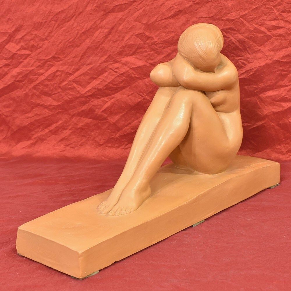 Art Déco Sculpture, Terracotta, Crouching Young Woman, Amedeo Gennarelli, 20th Century. photo 1200.0
