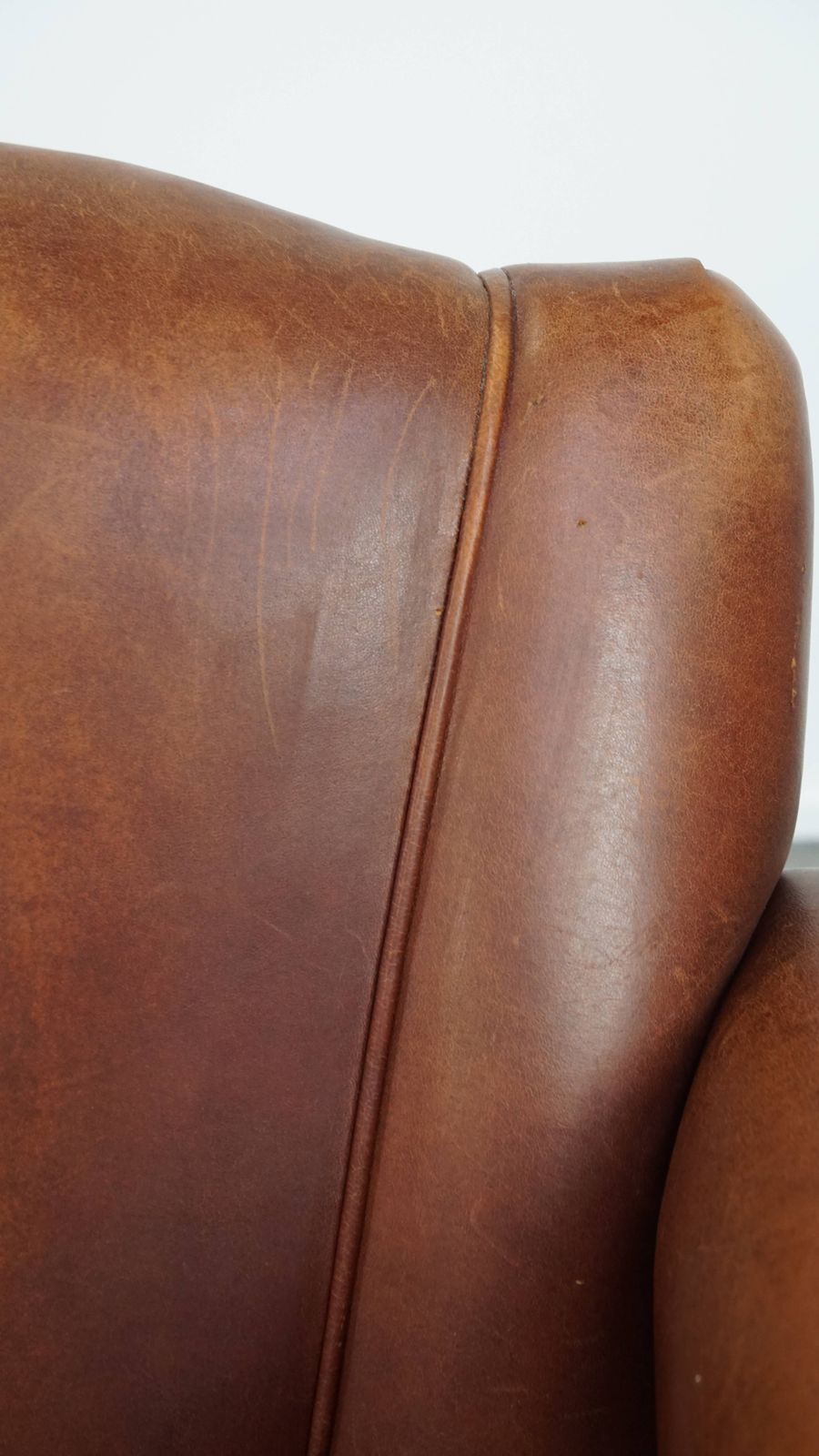 photo for sale Stijlvolle Art Deco Fauteuil In Schapenleer Met Tijdloos Karakter