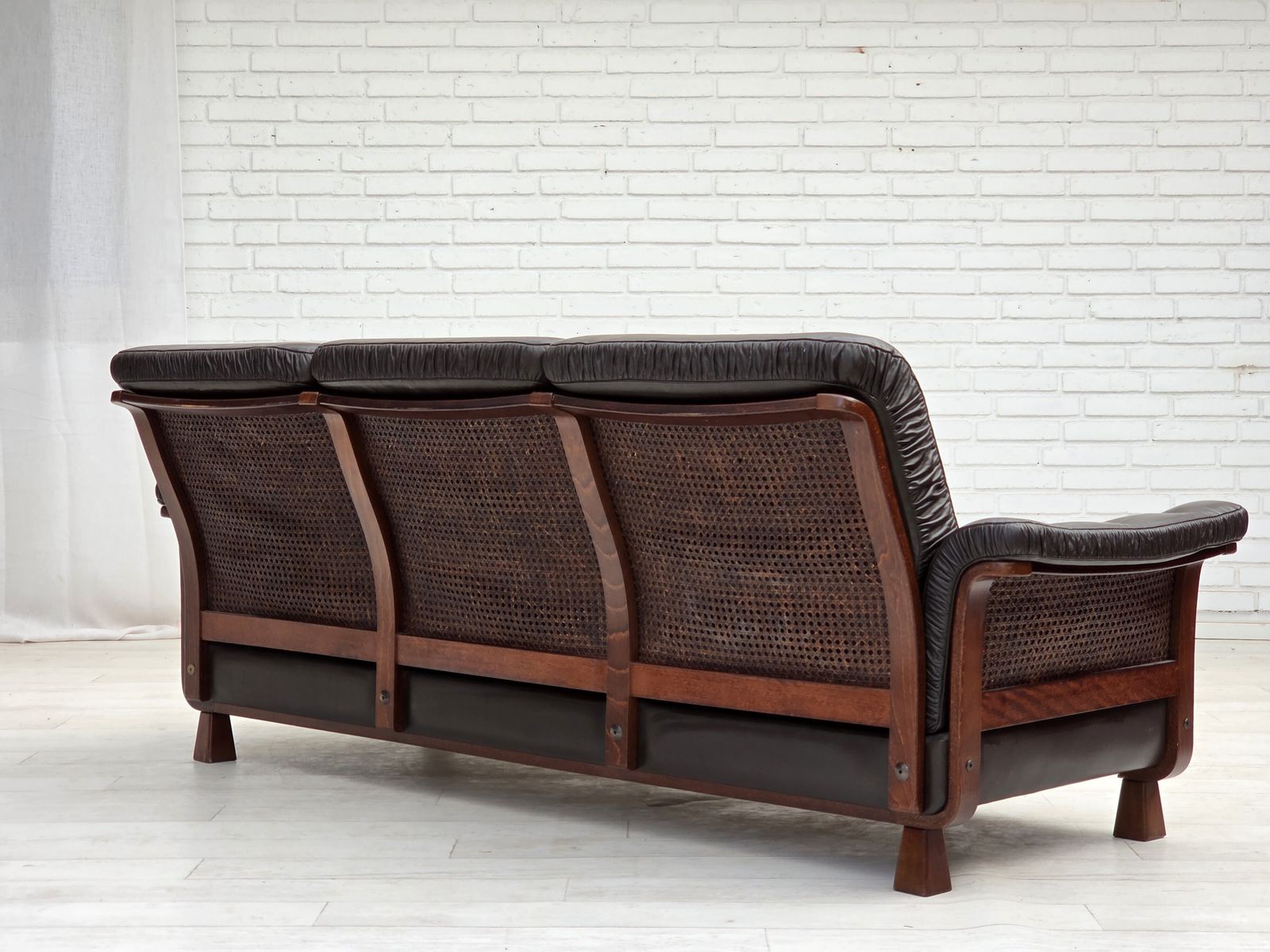 photo buy Scandinavisch 3 Zitsbank, Jaren 1970, Meubelleer, Teakhouten Poten, Gebogen Hout.