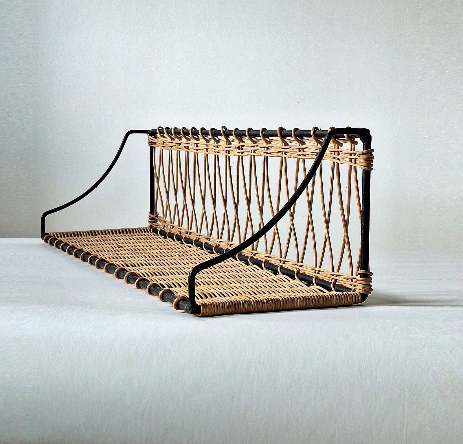 Mid Century French Wicker & Iron Shelf, Attd To Raoul Guy photo vinterior