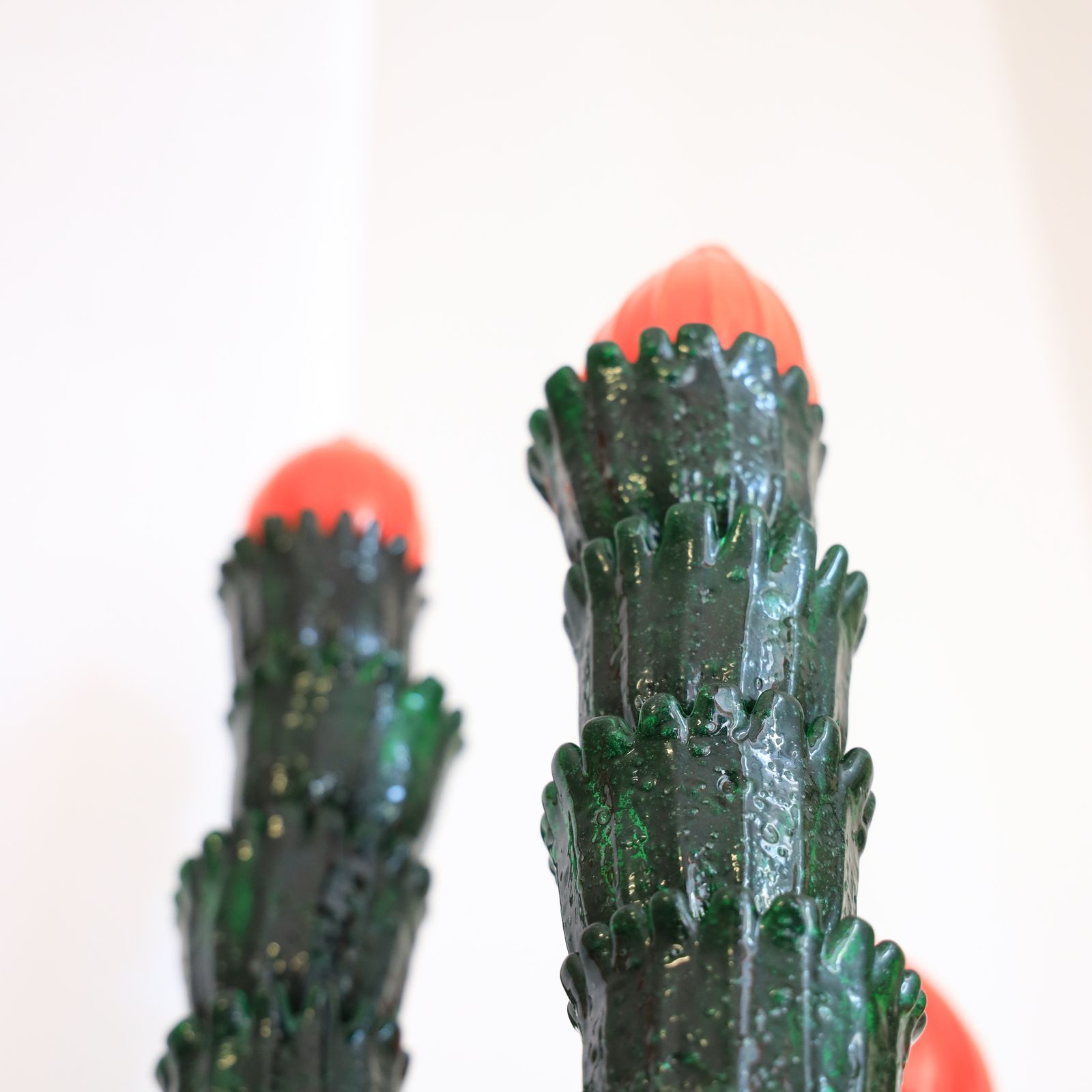 Scultura Cactus In Vetro Pulegoso Verde Con Fiori Rosso Corallo, Attribuita A Napoleone Martinuzzi Per Venini photo vinterior