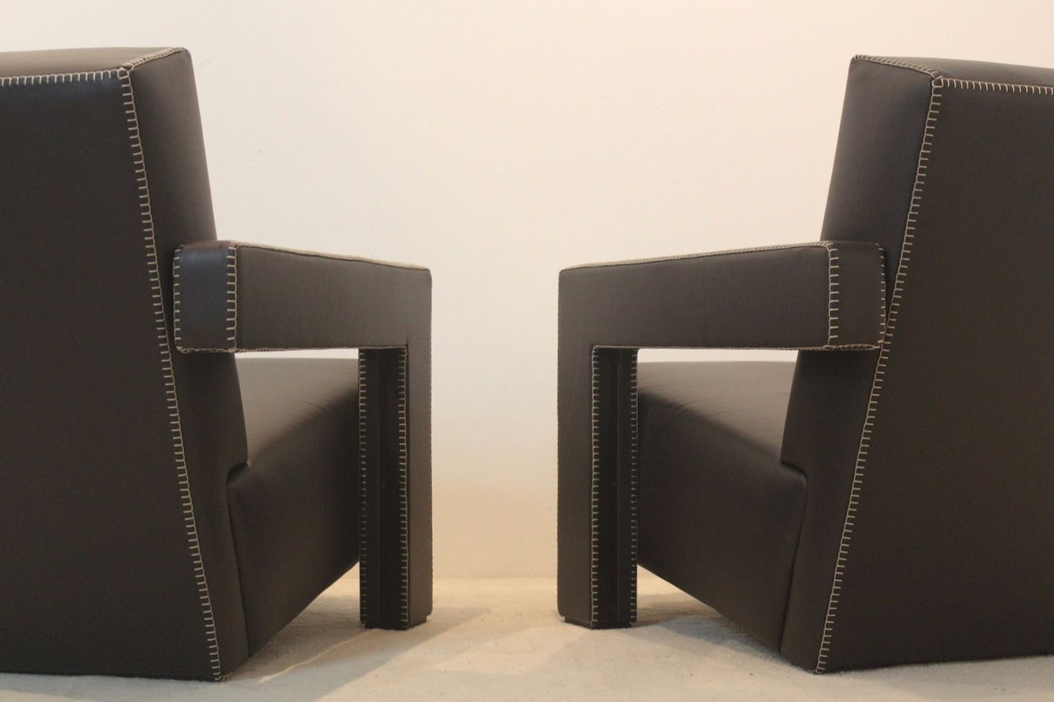 photo vinterior Gerrit Rietveld For Cassina – Pair Of Iconic ‘Utrecht’ Chairs In Leather