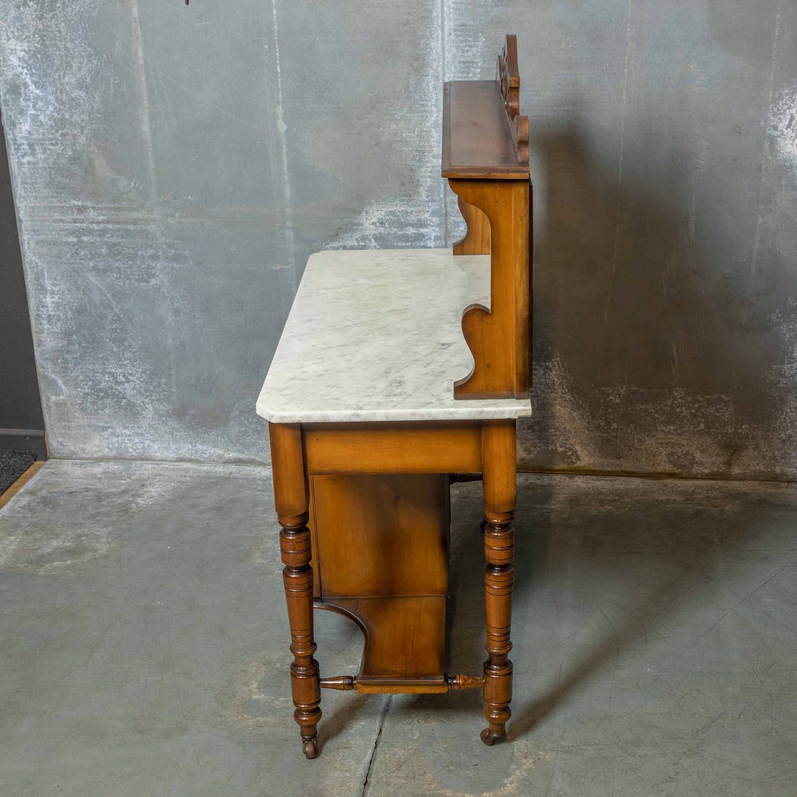 Furniture Late Victorian Walnut Washstand photo