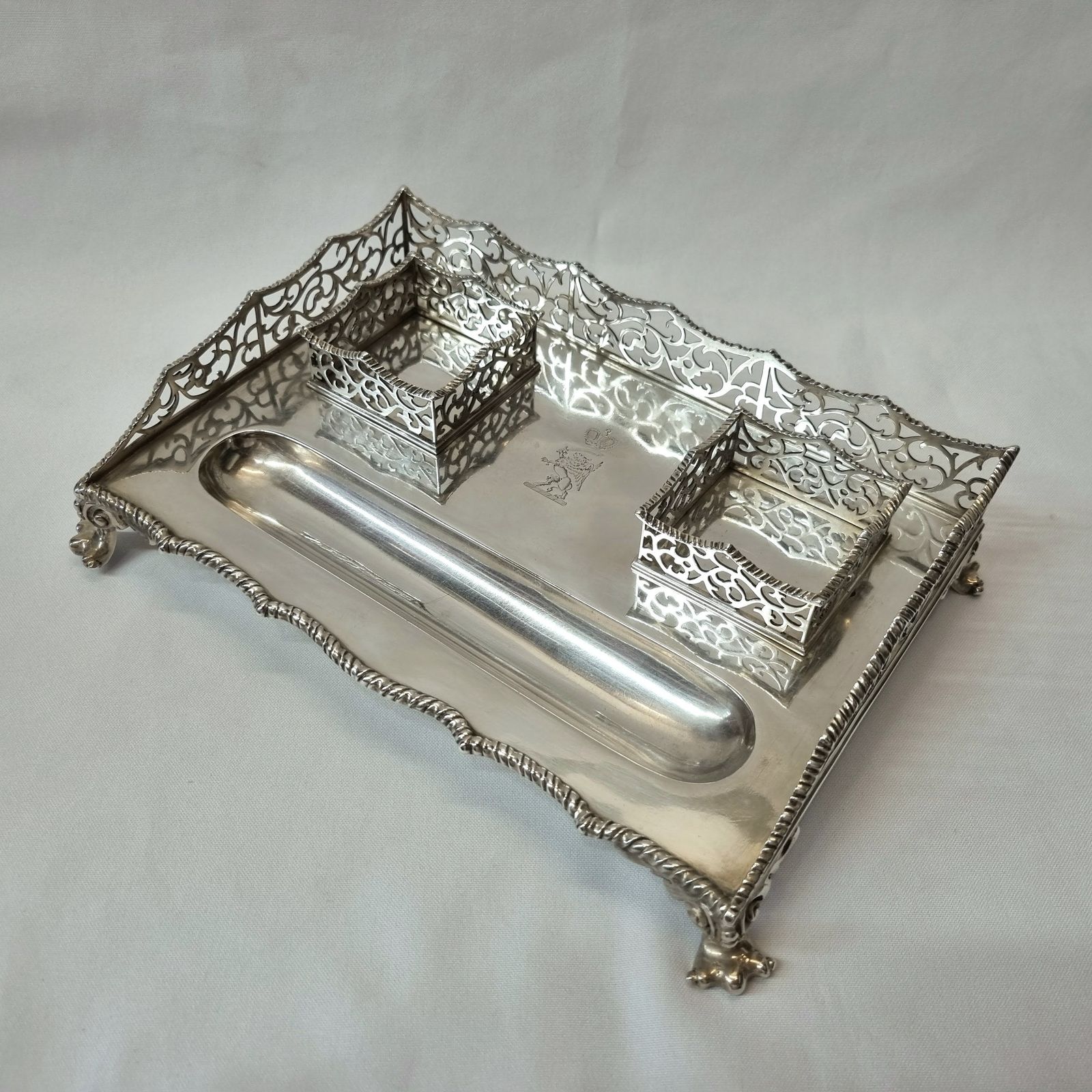 An Eye Catching Antique Victorian Sterling Silver Inkstand By John W. Figg, London 1884, With An Interesting Aristocratic Armorial Device. photo 1100.0