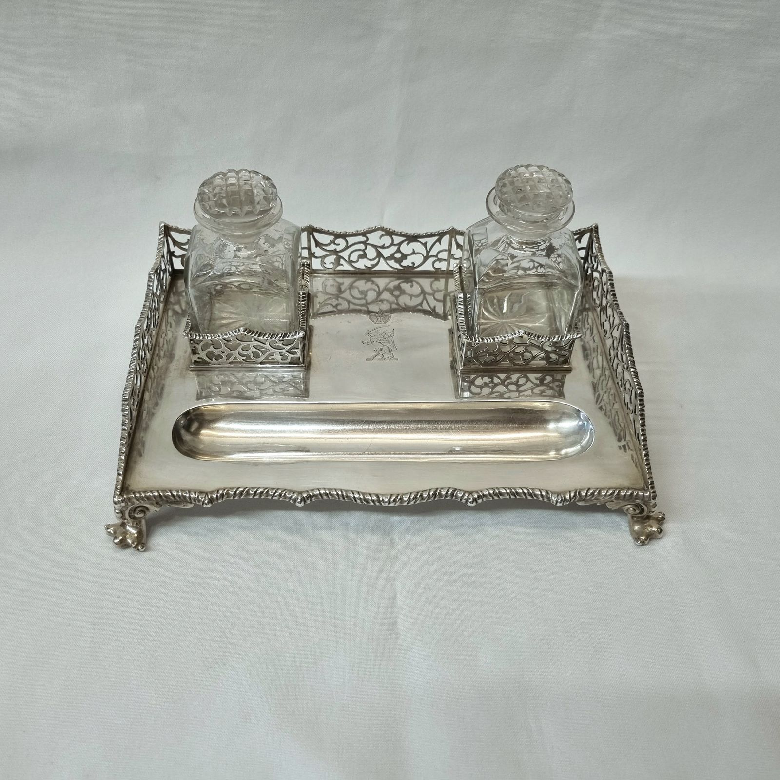 Home Decor An Eye Catching Antique Victorian Sterling Silver Inkstand By John W. Figg, London 1884, With An Interesting Aristocratic Armorial Device. photo