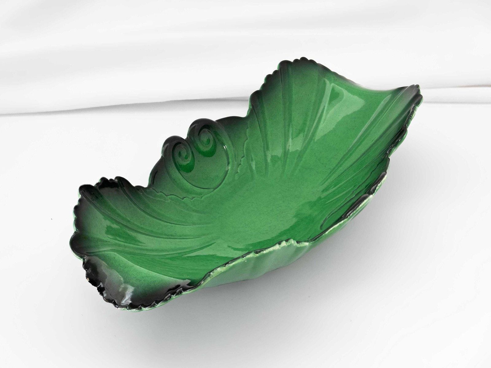 Carlton Ware Art Deco Leaf Dish 'Vert Royale' Green Black Design English Vintage Studio Pottery 1930s Tableware Home Decor photo Home Decor