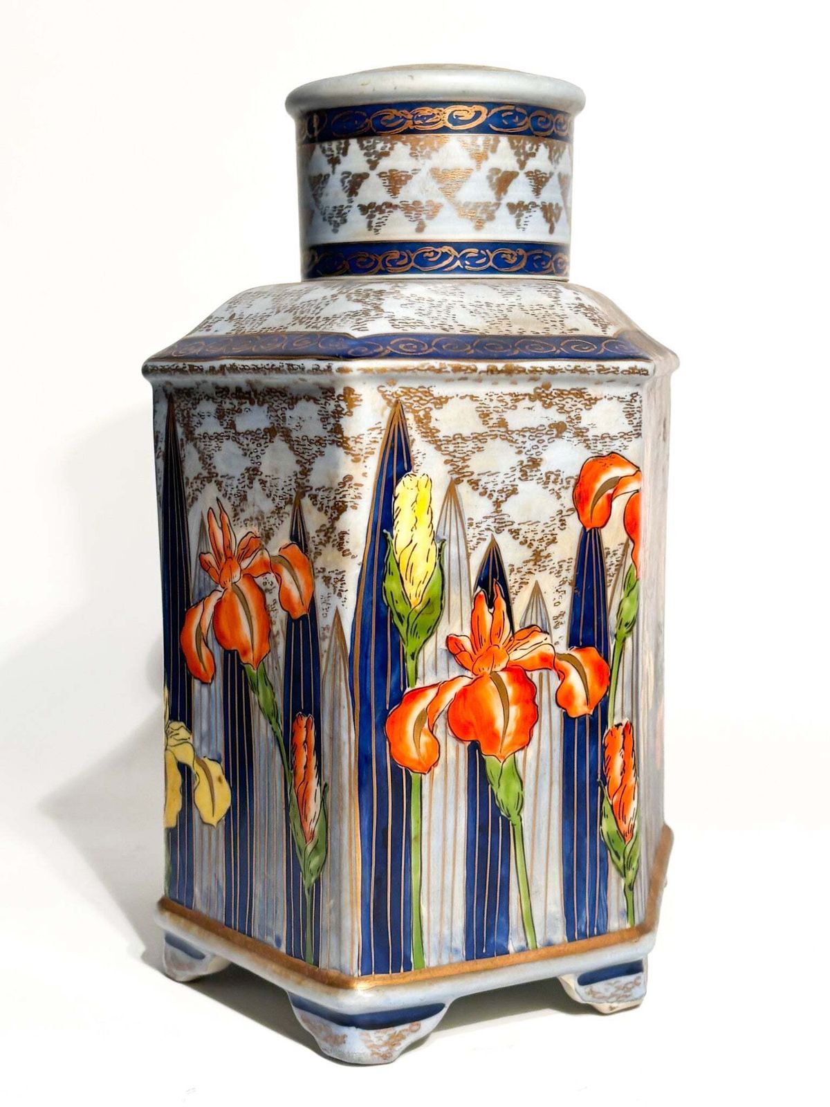 249.0 Potiche Art Nouveau Vase In Italian Hand Painted Ceramics From The 1920s photo