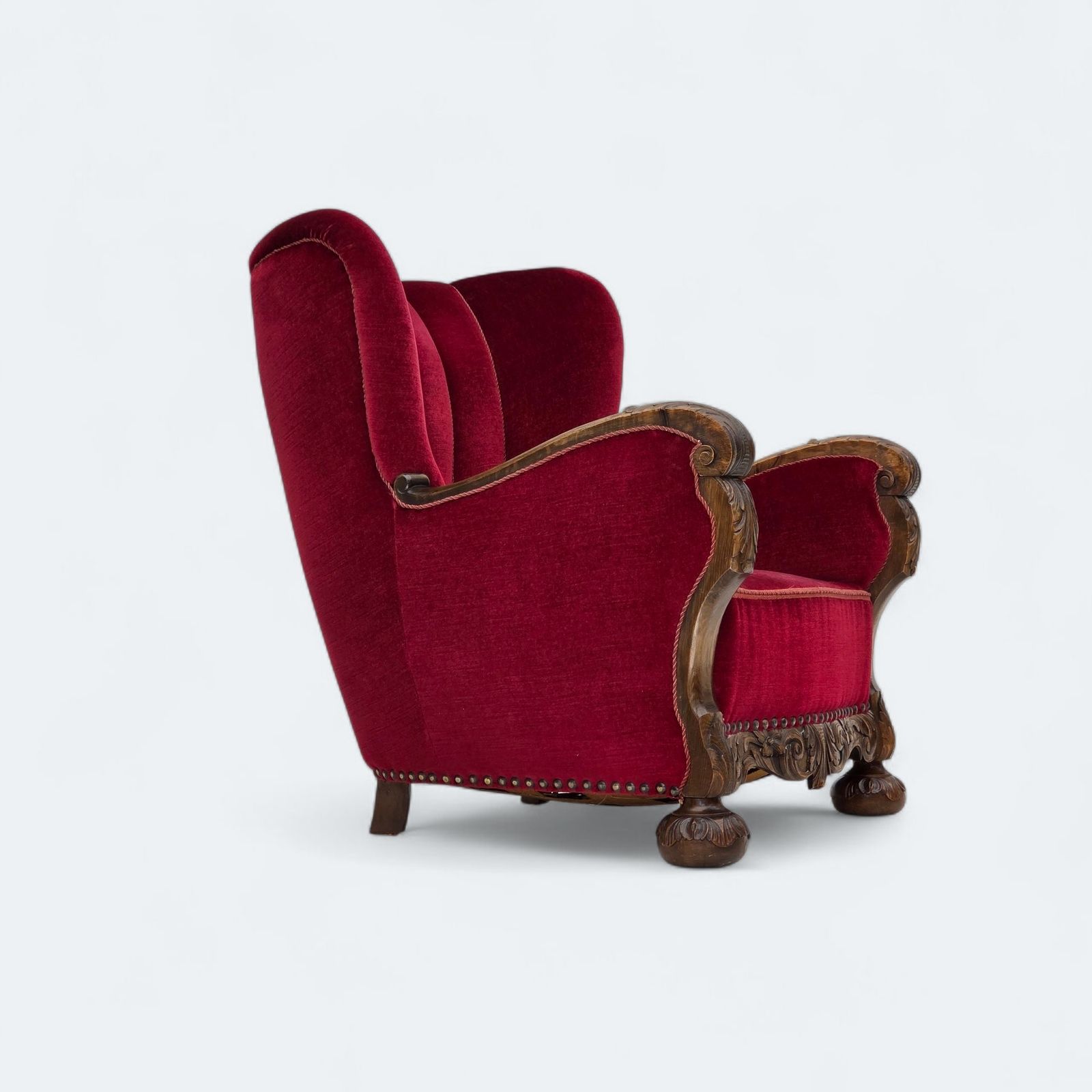 Ca. Jaren 1960, Deense Relaxfauteuil, Kersrood Meubelvelours, Eikenhout.