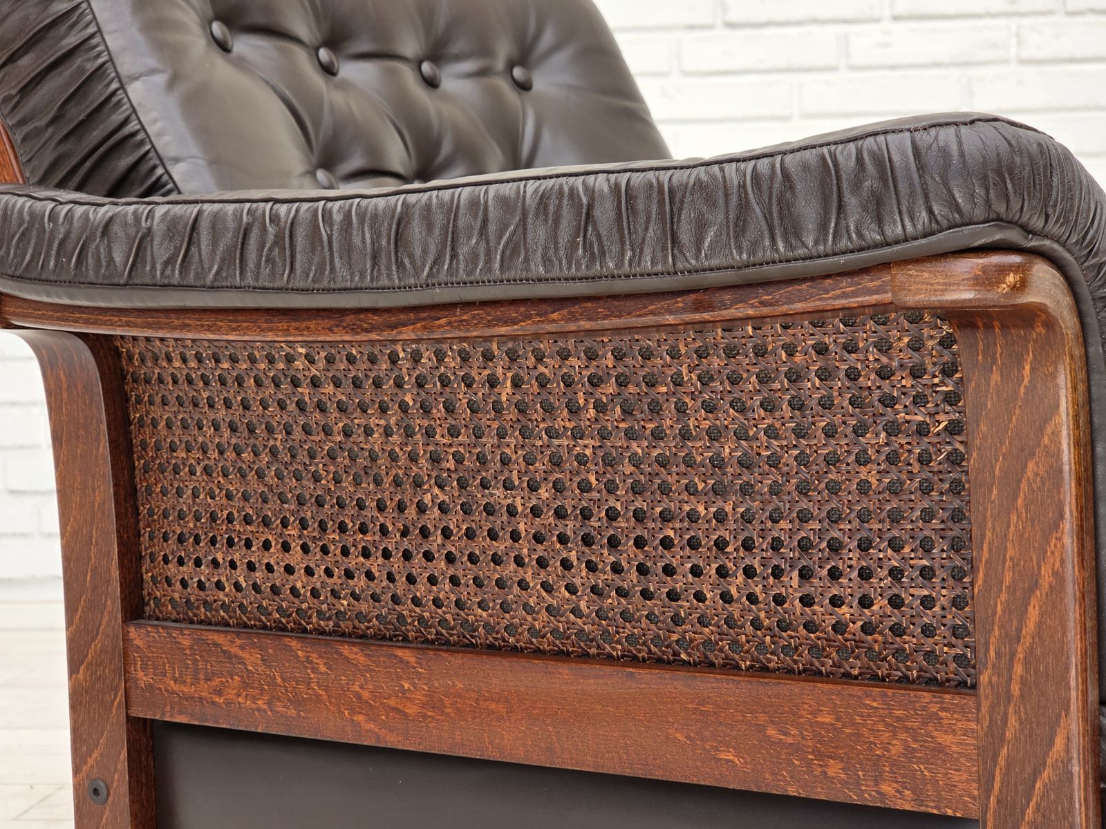 photo furniture 1970s, Scandinavian Armchair, Brown Furniture Leather, Teak Wood Legs.