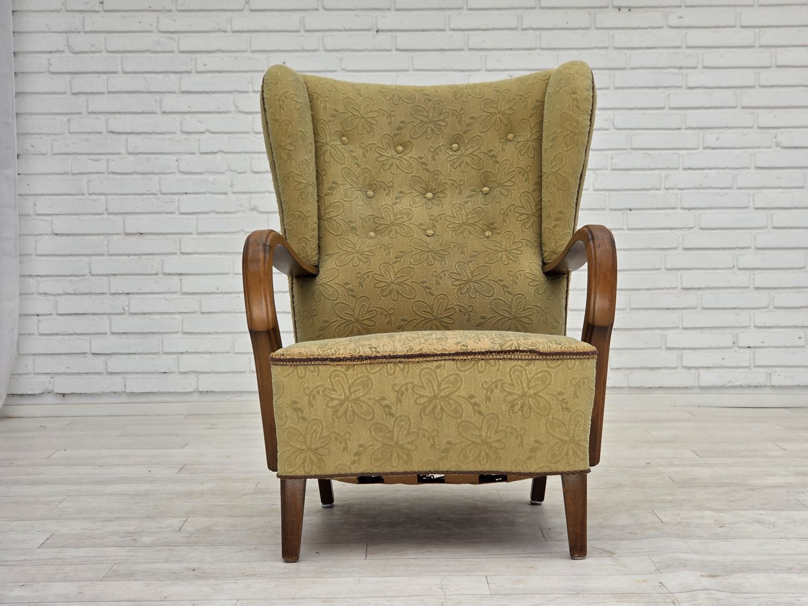 photo for sale Ca. Jaren 1960, Deense Fauteuil, Lichtgroen Meubelvelours, Beukenhout.