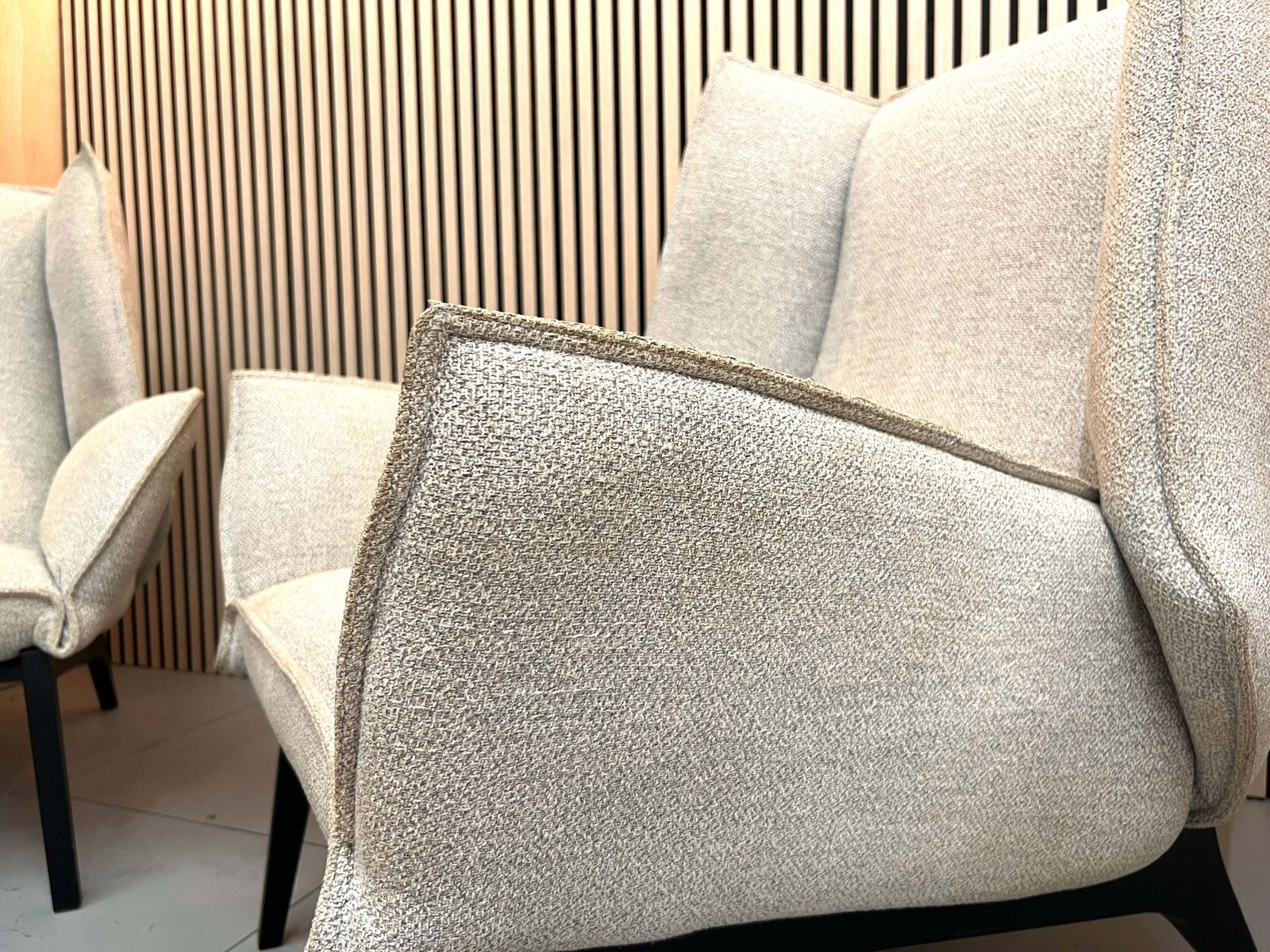 photo vinterior Ligne Roset, Pair Of Upholstered Toa Armchairs
