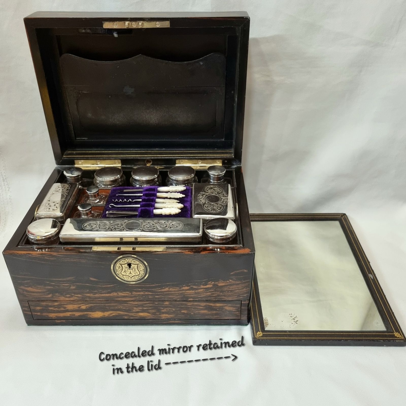 Antique Mid Victorian Coromandel Wood Travelling Fitted Vanity Box Of Exceptional Quality With Sensational Grain And In Beautiful Condition. photo furniture