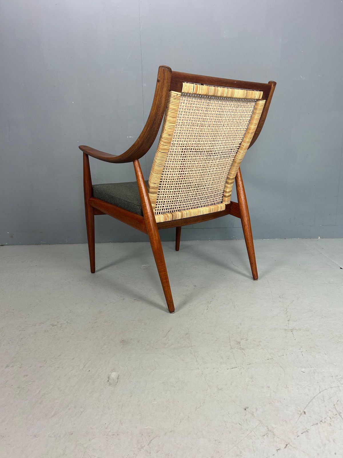 photo furniture Peter Hvidt& Orla Mølgaard Nielsen Fd146 Cane Back Easy Chair, Denmark