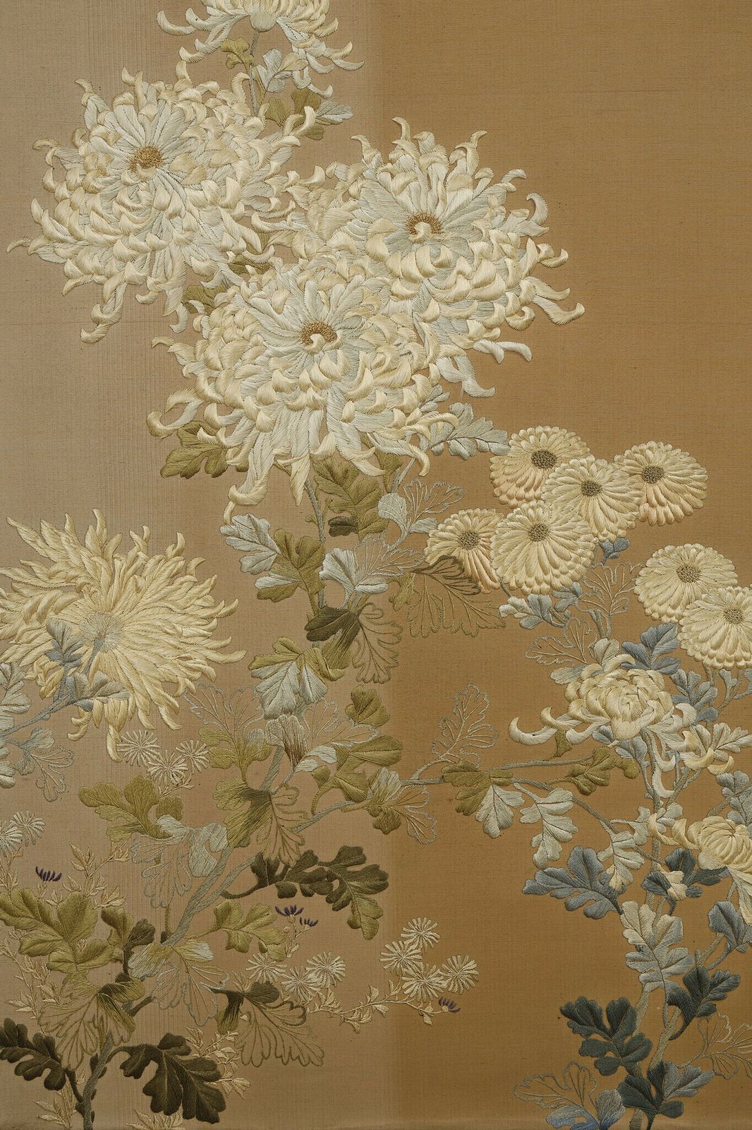 Beautiful Chrysanthemum Screen With The Honda Clan Coat Of Arms. Meiji Japan photo buy