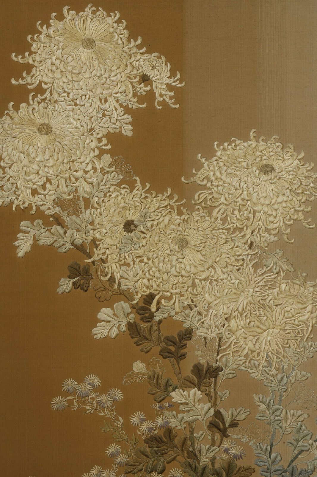 photo vintage Beautiful Chrysanthemum Screen With The Honda Clan Coat Of Arms. Meiji Japan