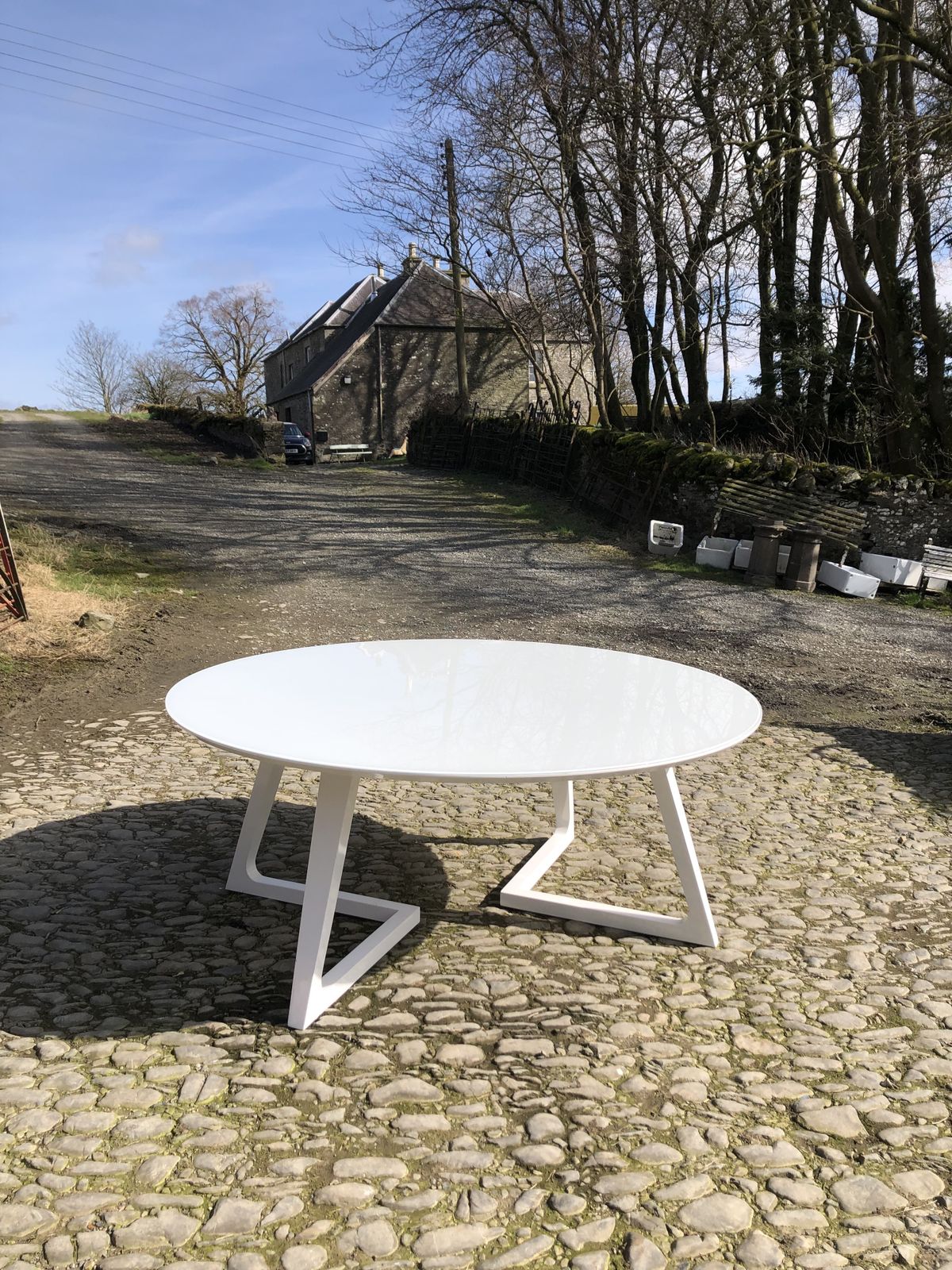 Large Modern Round White Gloss Glass Topped Table By Quatropi   Seats 8