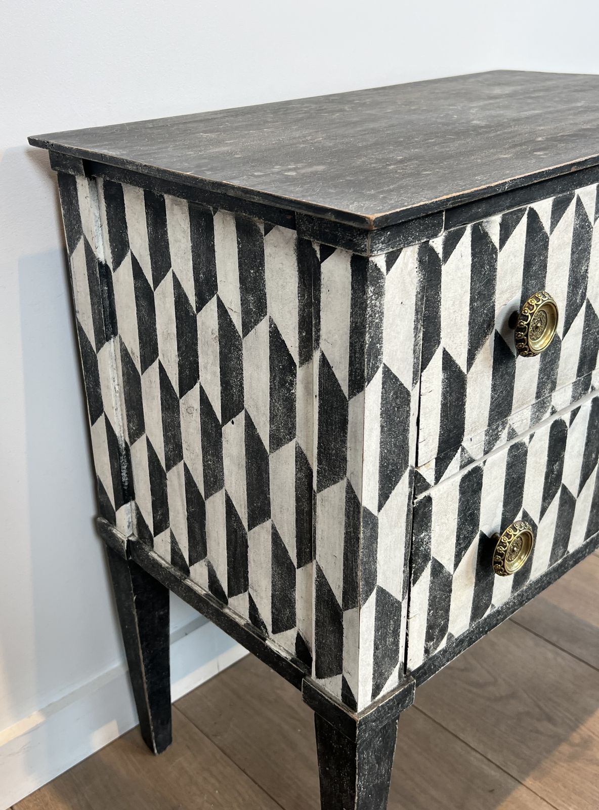 Small Italian Chest Of Drawers Opening With 2 Drawers Patinated With A Trompe L'oeil Checkerboard photo 2450.0