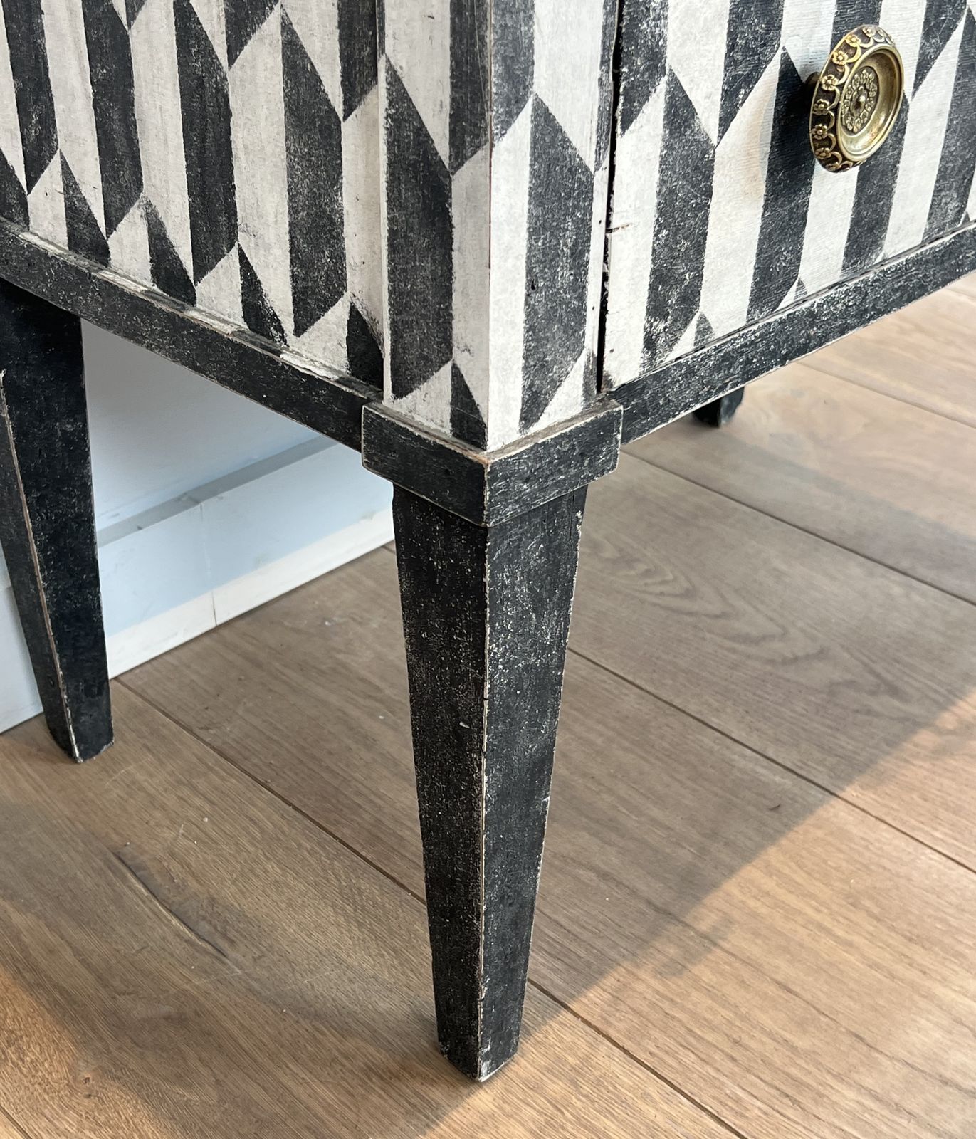 Small Italian Chest Of Drawers Opening With 2 Drawers Patinated With A Trompe L'oeil Checkerboard photo buy