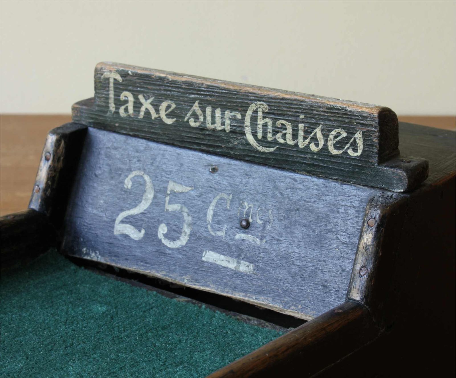 French Church Offering Box. Taxe Sur Chaises Collection Tray. Pew Rent. photo 650.0