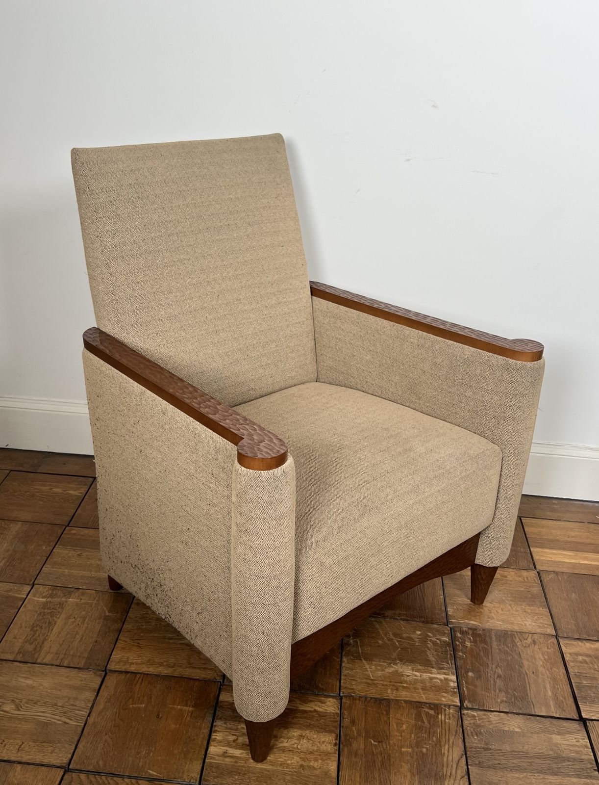 photo vinterior Pair Of Armchairs In Gouged Wood And Mottled Fabric