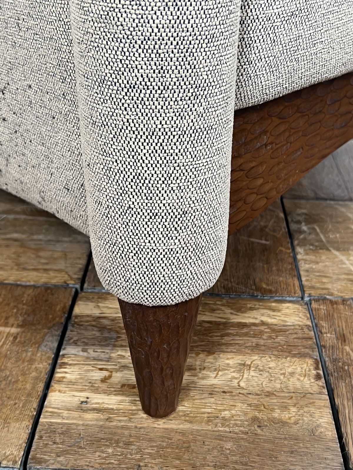 photo vintage Pair Of Armchairs In Gouged Wood And Mottled Fabric