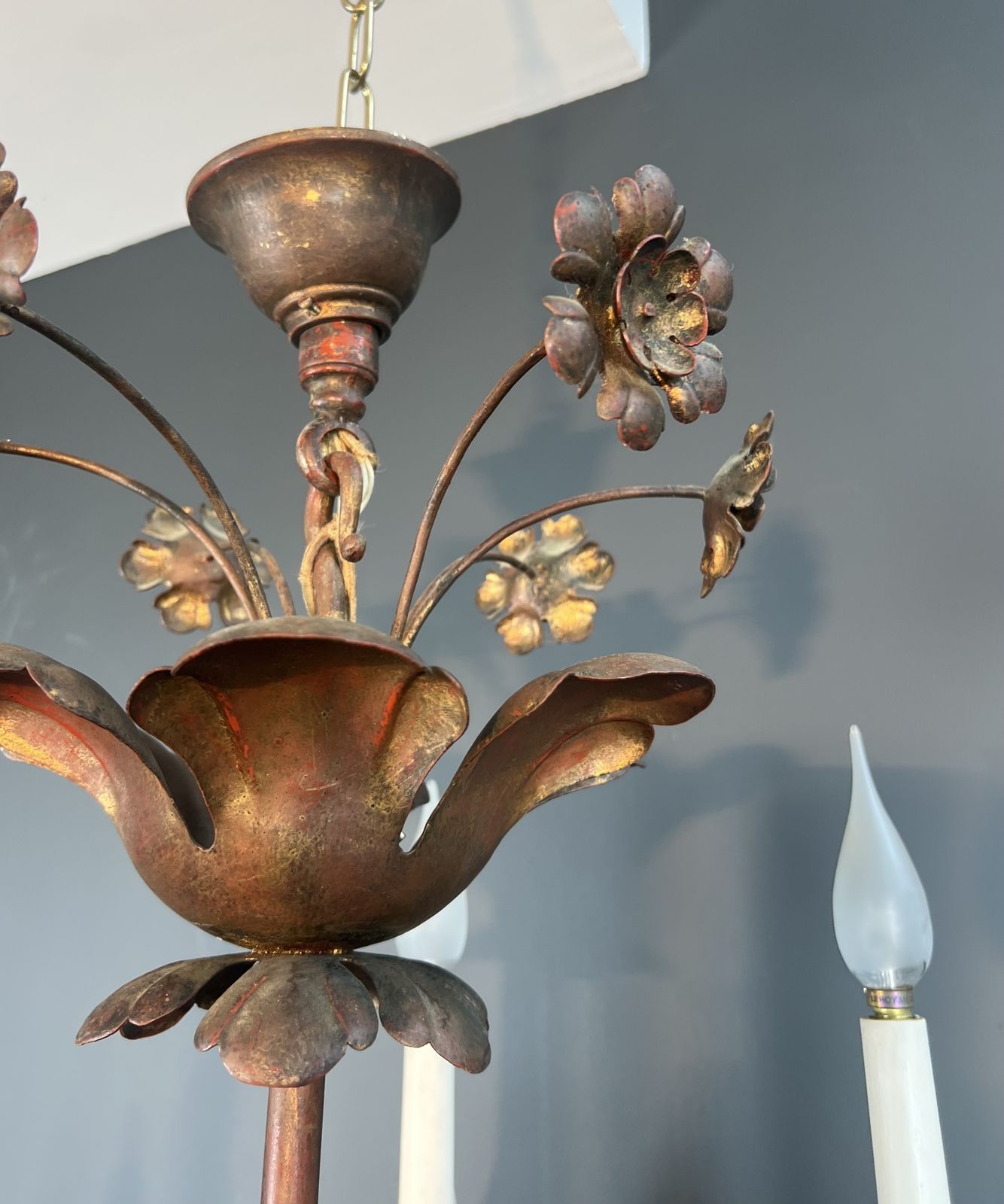 Important 2 Tier Gold Metal Chandelier With 12 Light Arms In The Style Of Maison Baguès photo vintage